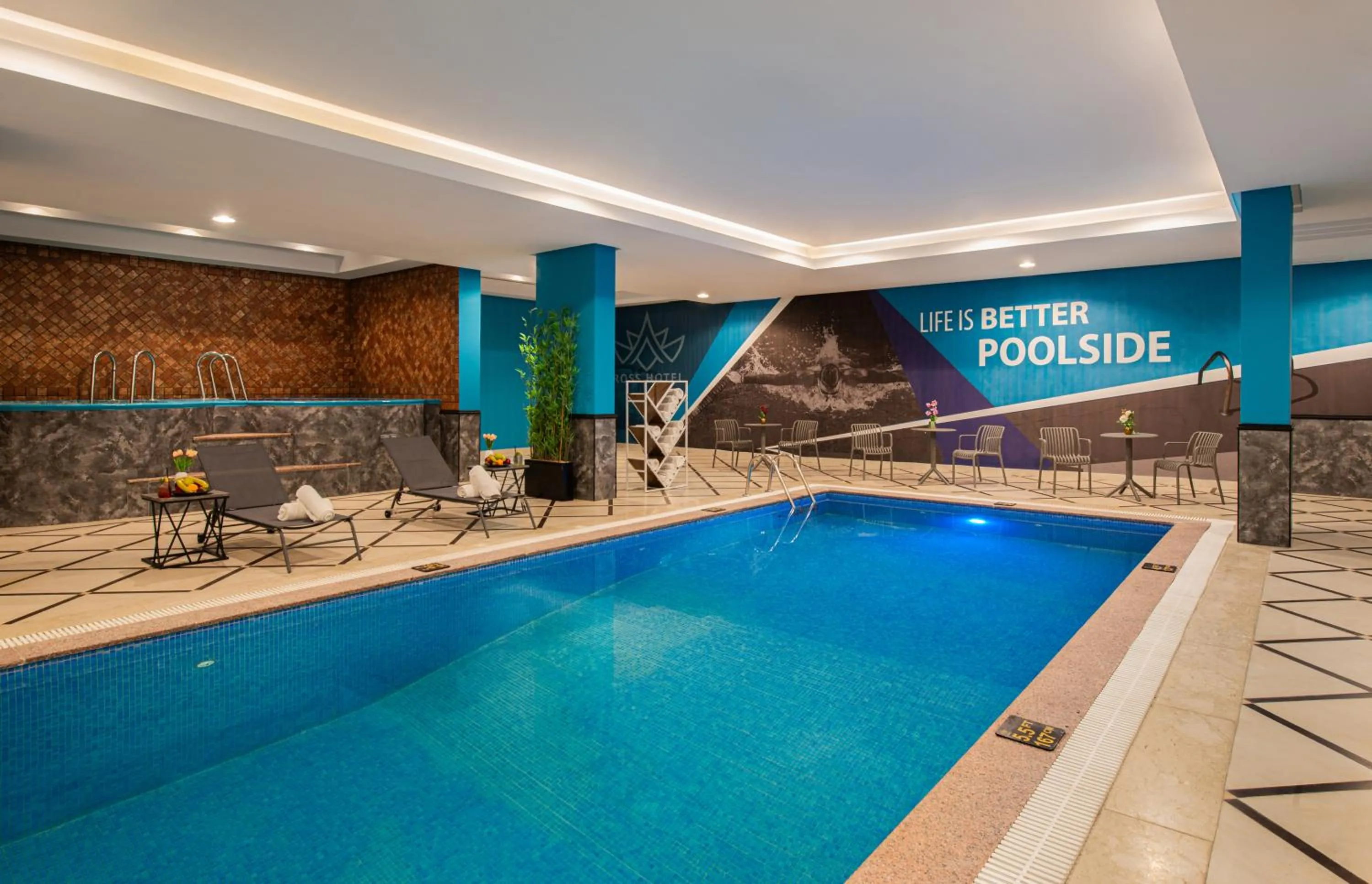 Swimming pool in Ross Hotel