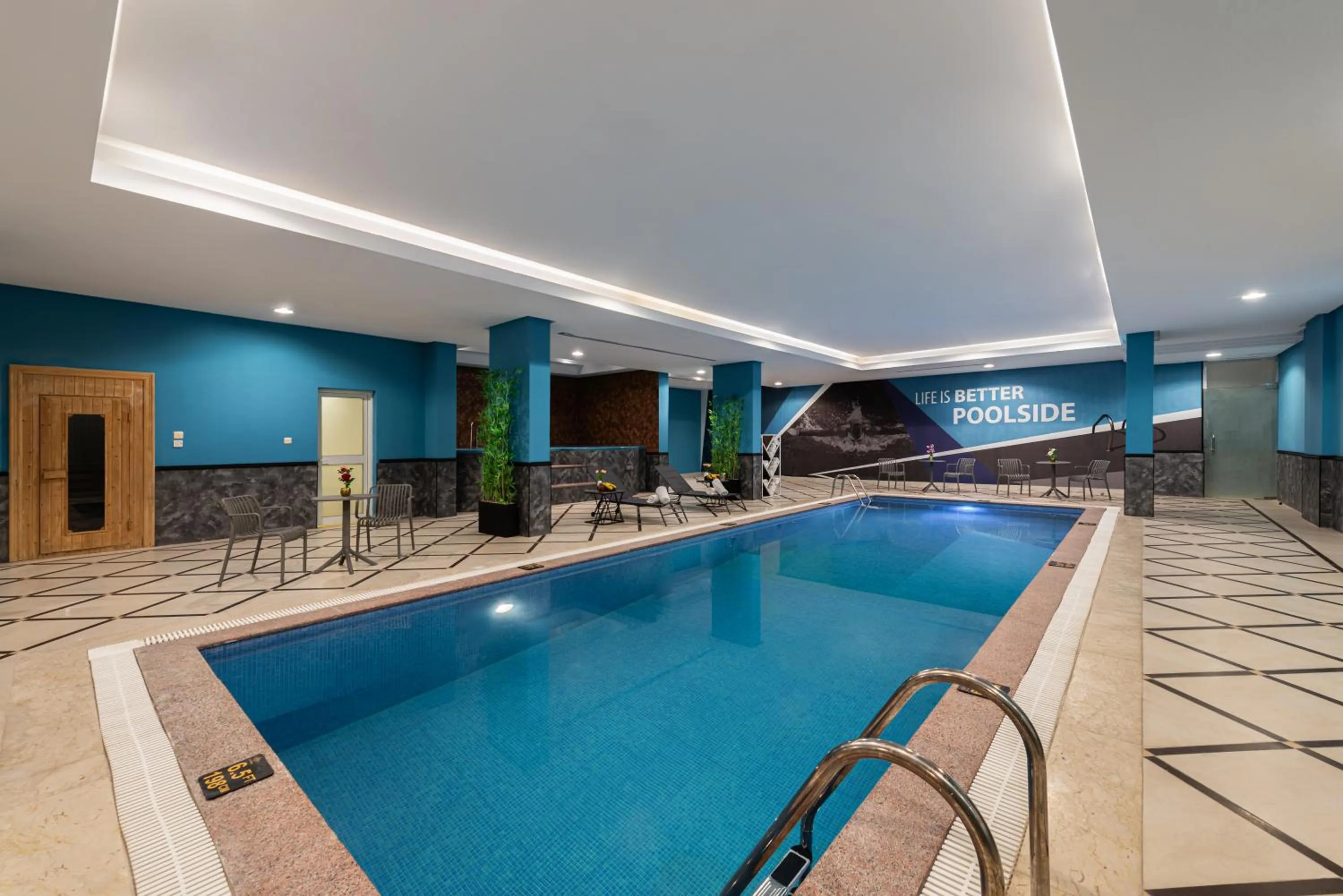 Swimming pool in Ross Hotel