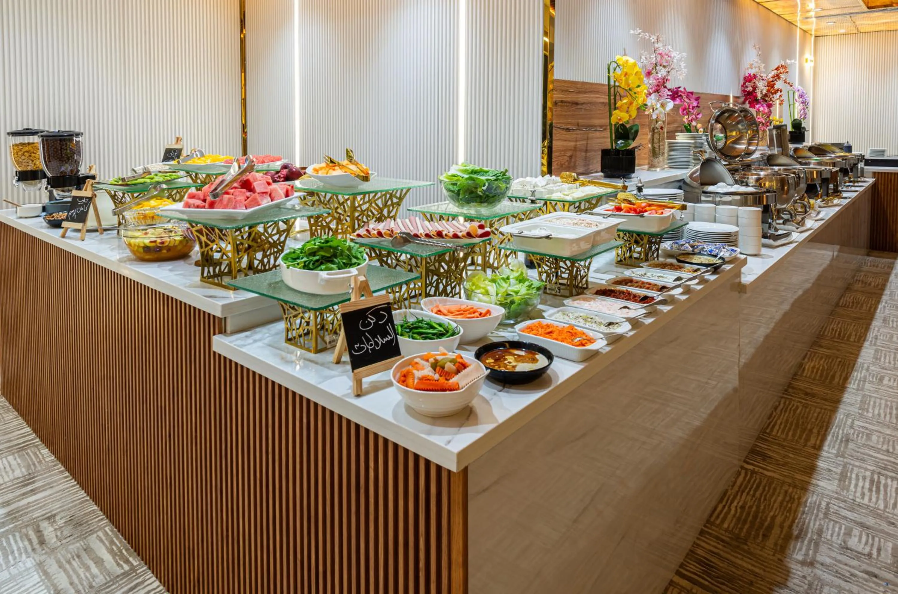 Restaurant/places to eat in Ross Hotel