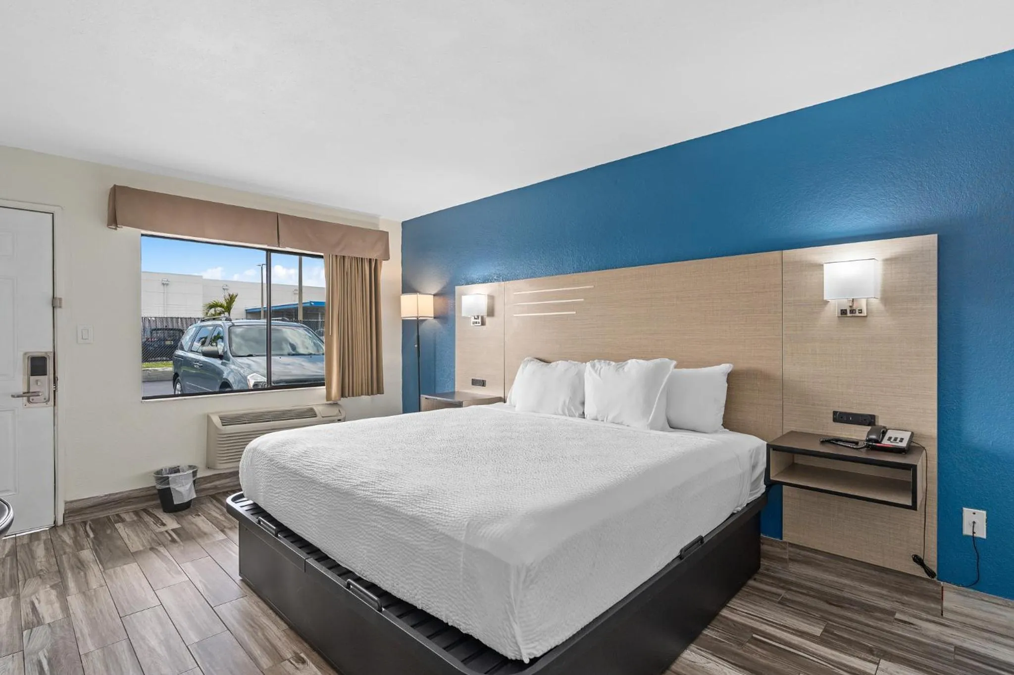 Bedroom, Bed in Baymont by Wyndham Orlando Downtown