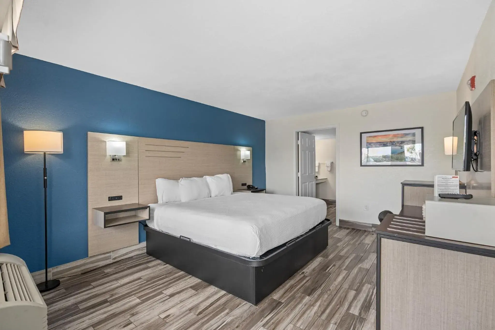 Bedroom, Bed in Baymont by Wyndham Orlando Downtown Bedroom, Bed in Baymont by Wyndham Orlando Downtown