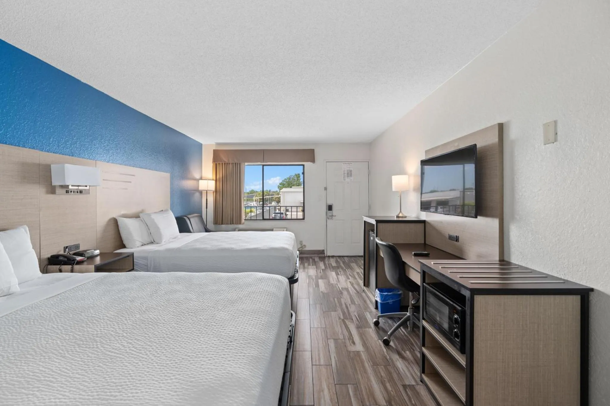 Bedroom, Bed in Baymont by Wyndham Orlando Downtown