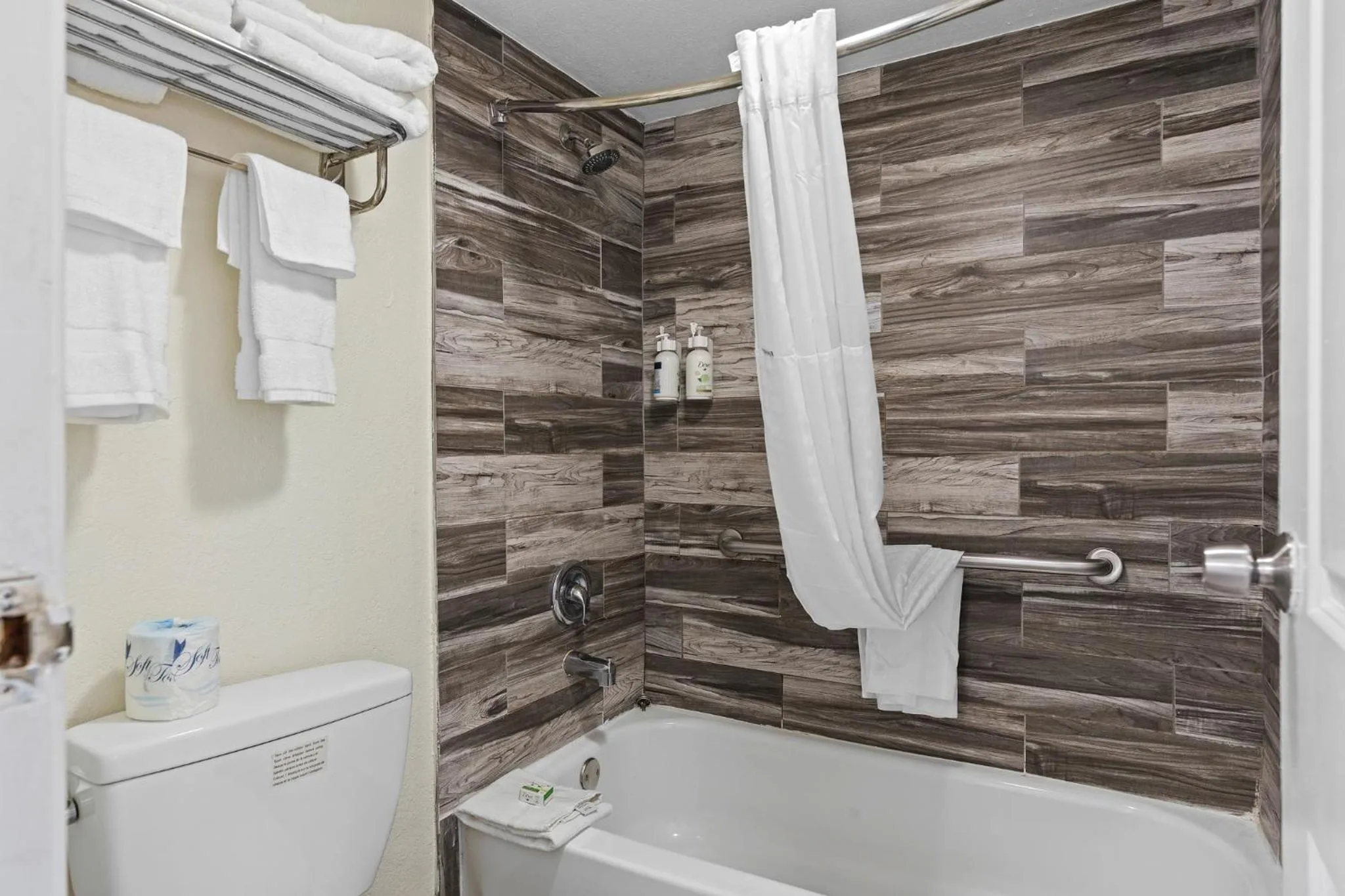 Bathroom in Baymont by Wyndham Orlando Downtown