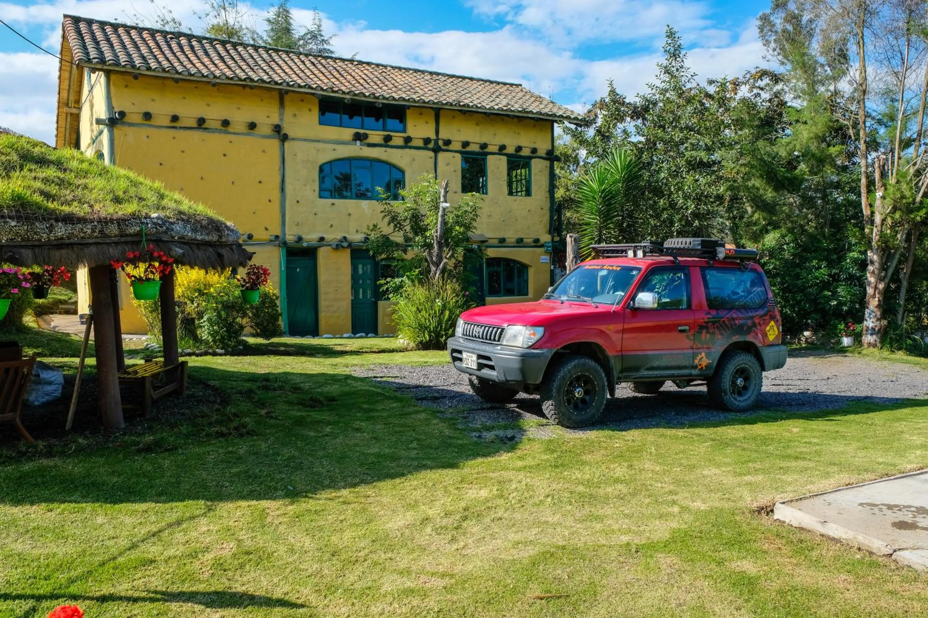 Property building in Hostería Colibri Aeropuerto