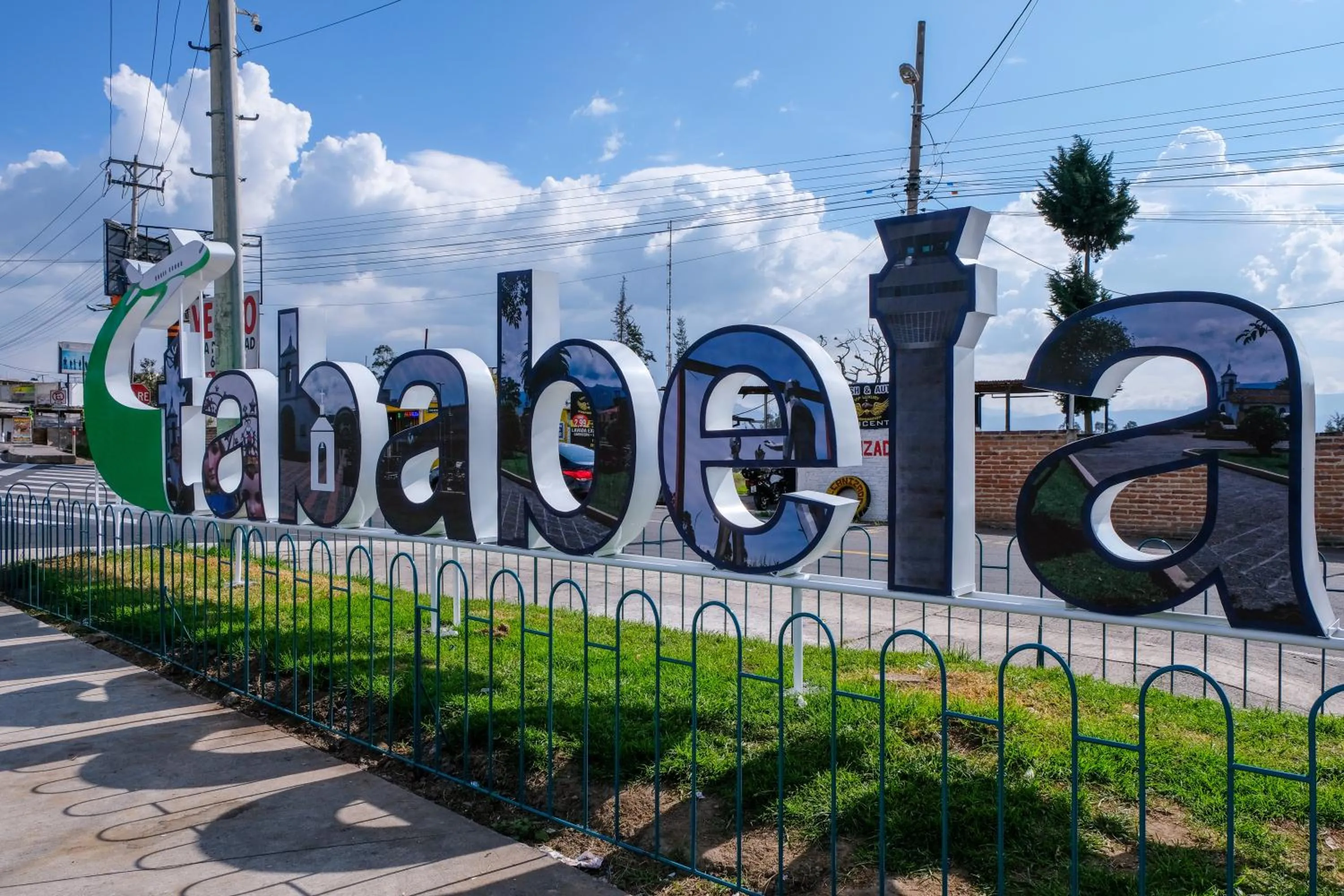 Logo/Certificate/Sign in Hostería Colibri Aeropuerto