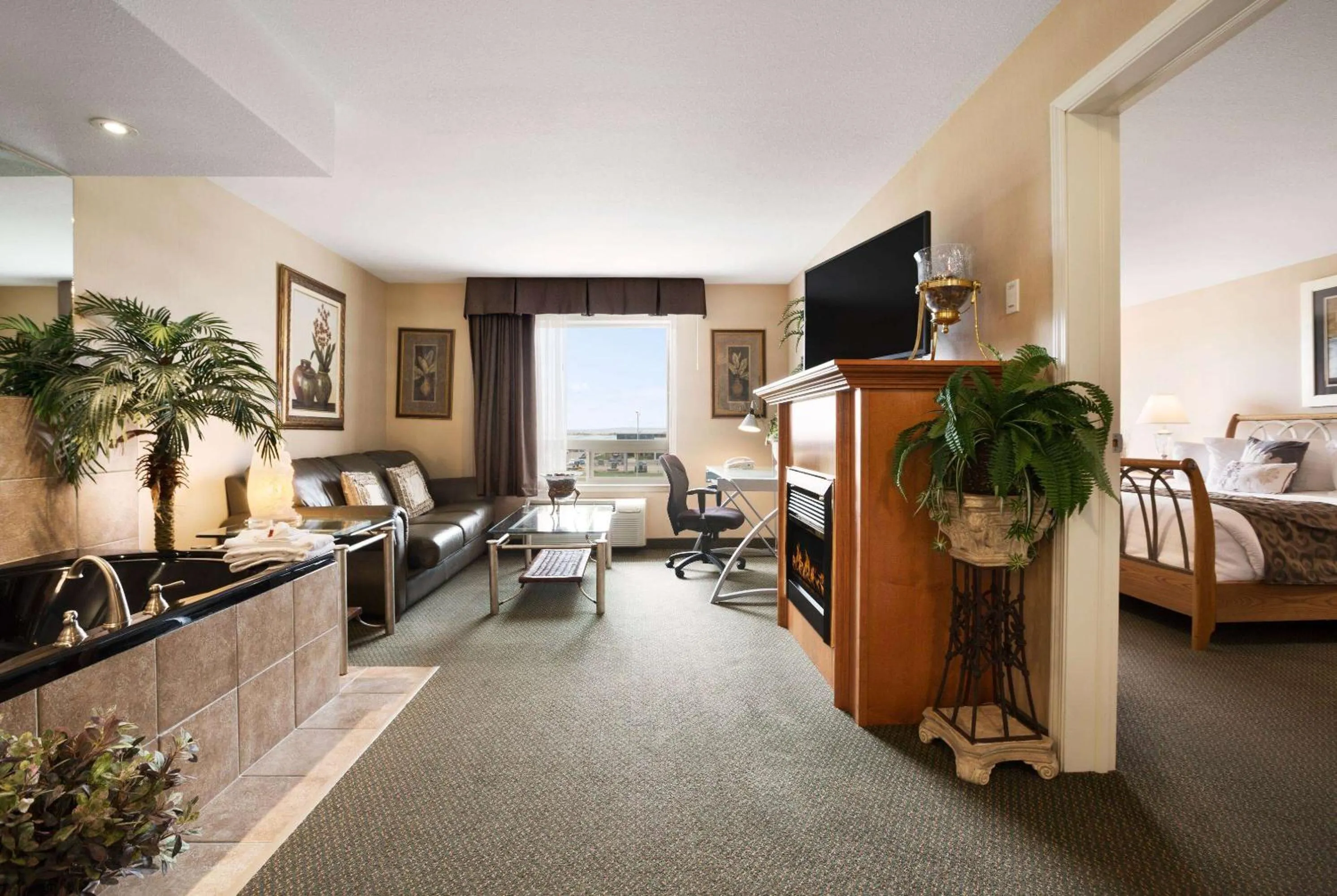 Hot Tub, Bed in Ramada by Wyndham Clairmont/Grande Prairie