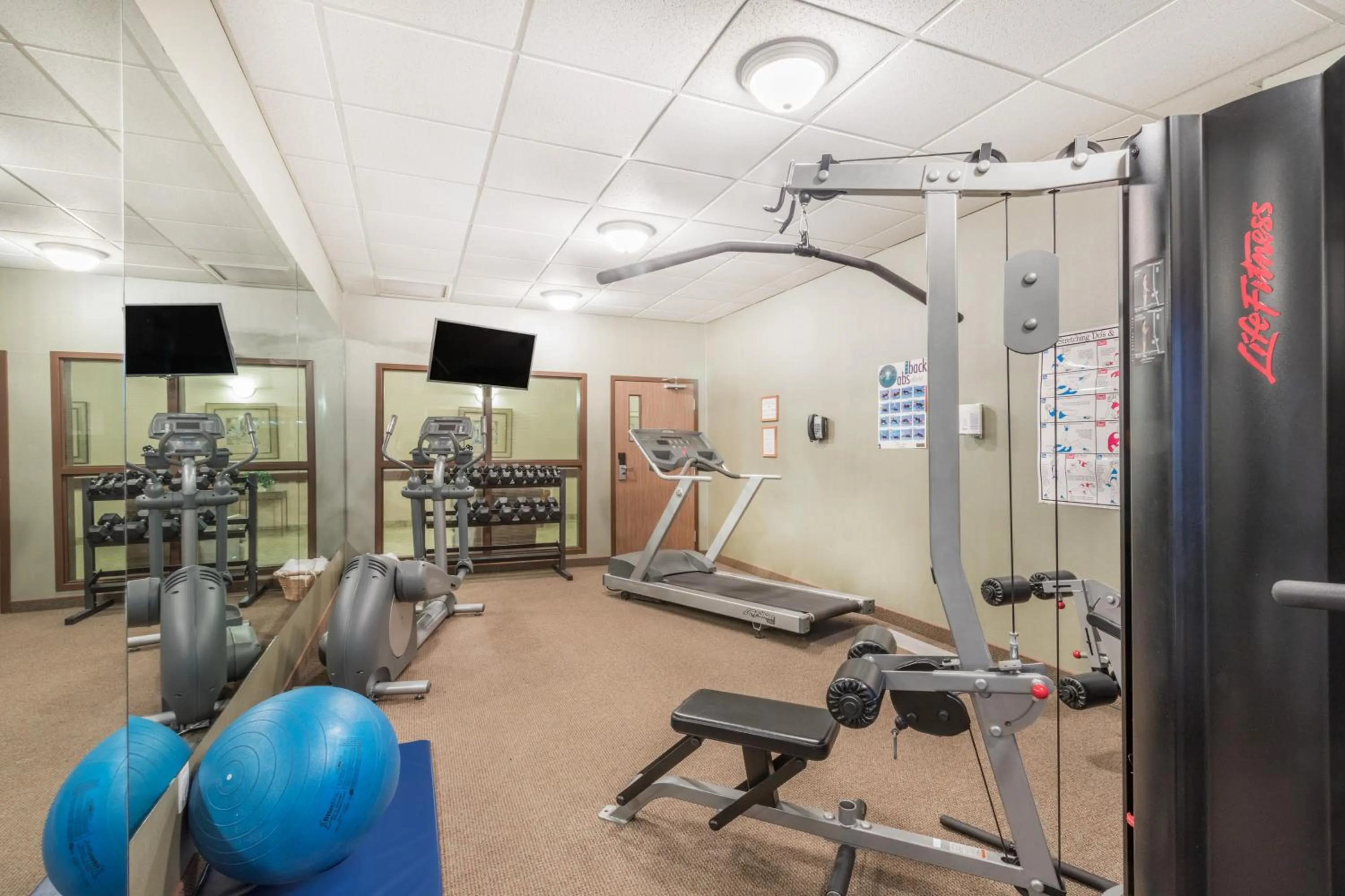 Fitness centre/facilities in Ramada by Wyndham Clairmont/Grande Prairie