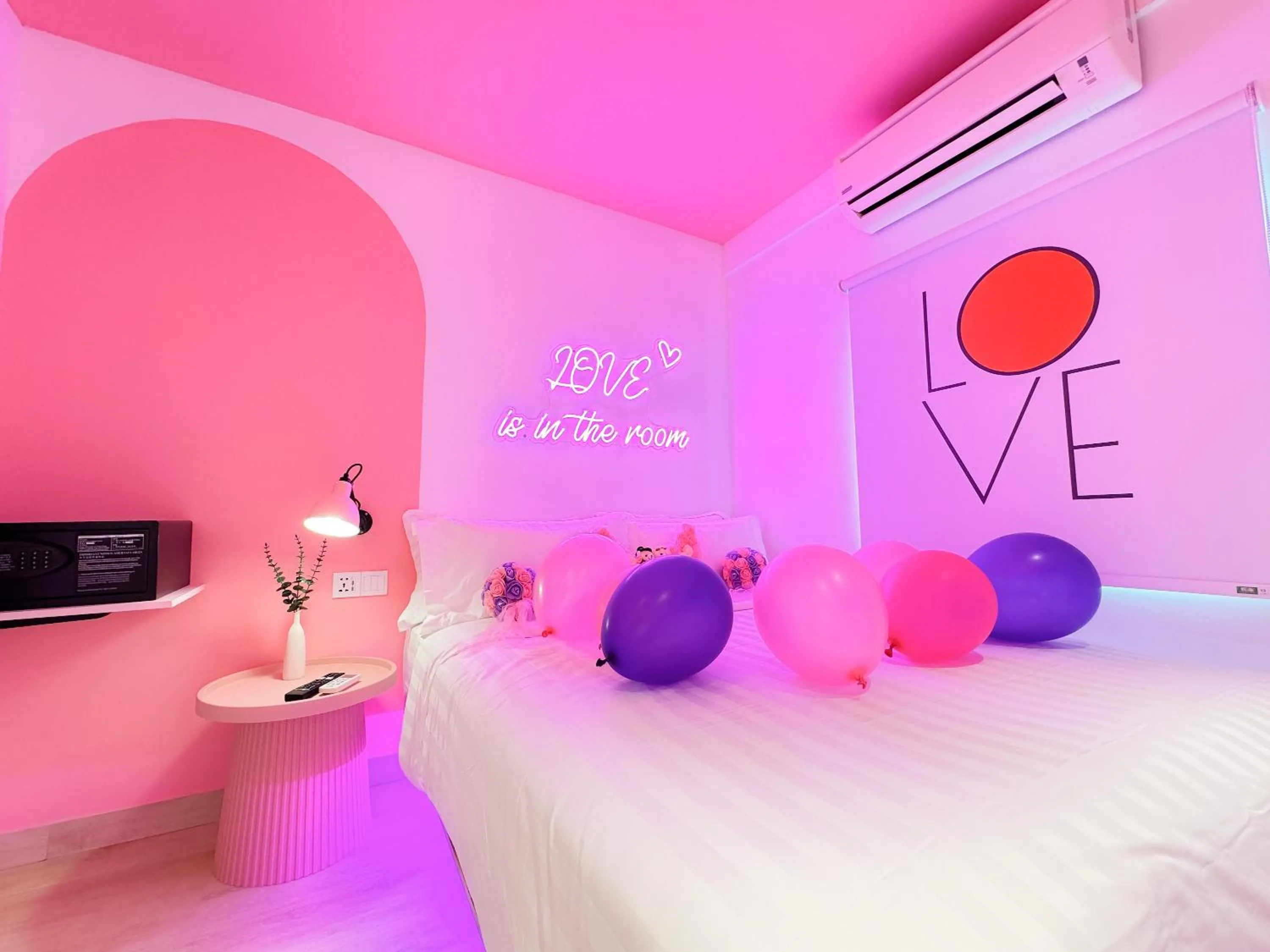 Bed in Apple 1 Hotel Gurney