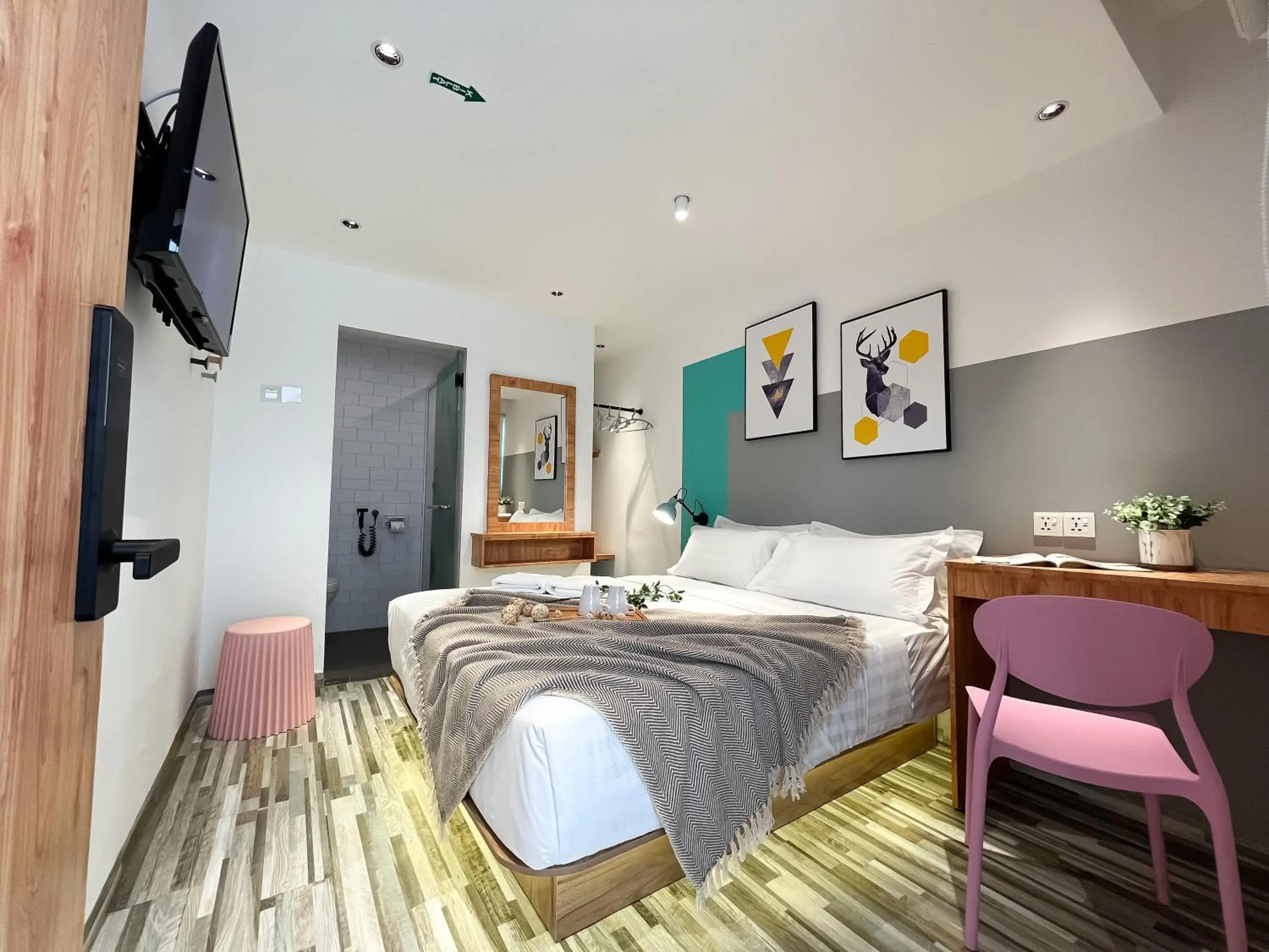 Photo of the whole room, Bed in Apple 1 Hotel Gurney Photo of the whole room, Bed in Apple 1 Hotel Gurney