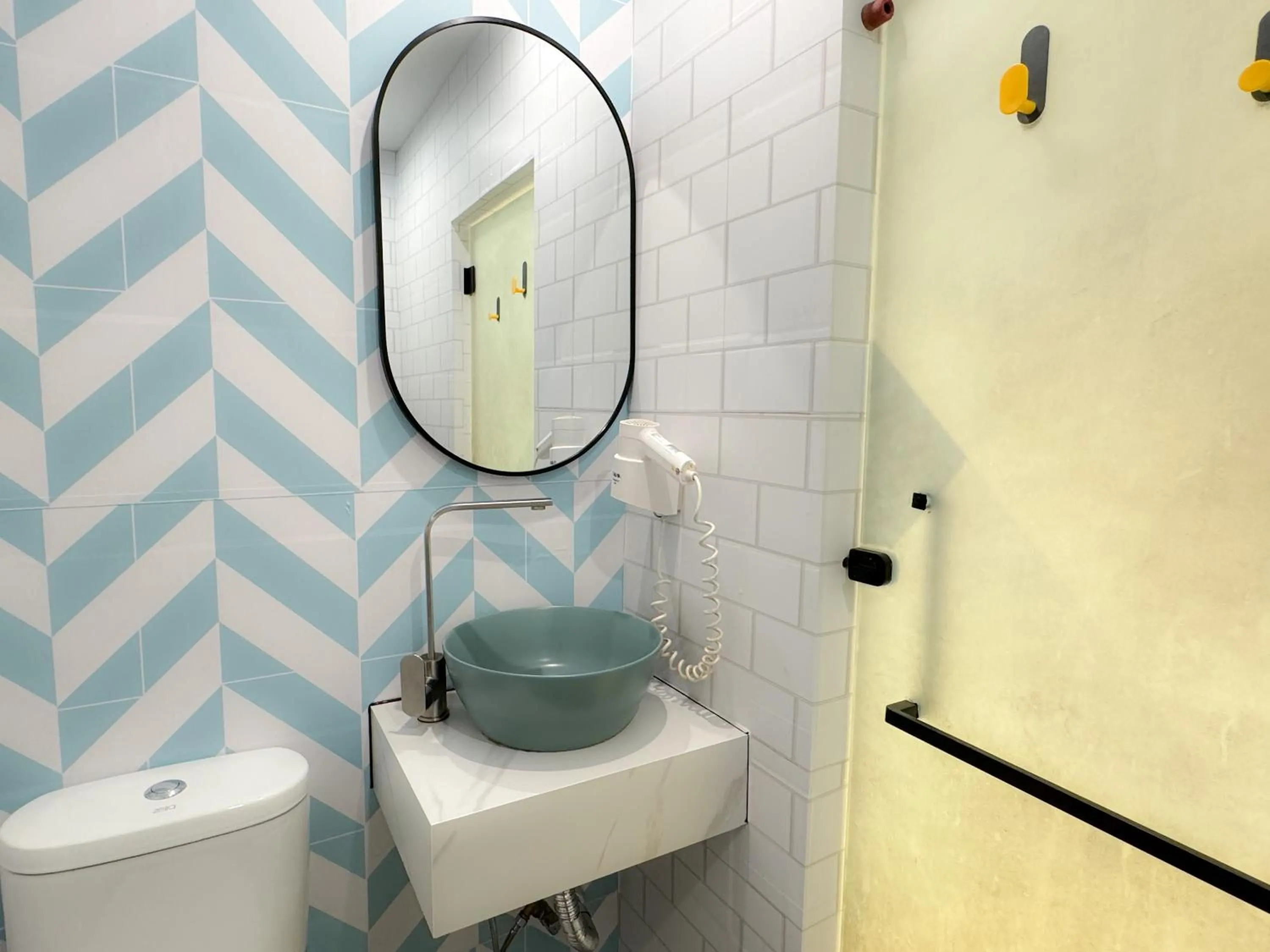 Bathroom in Apple 1 Hotel Gurney