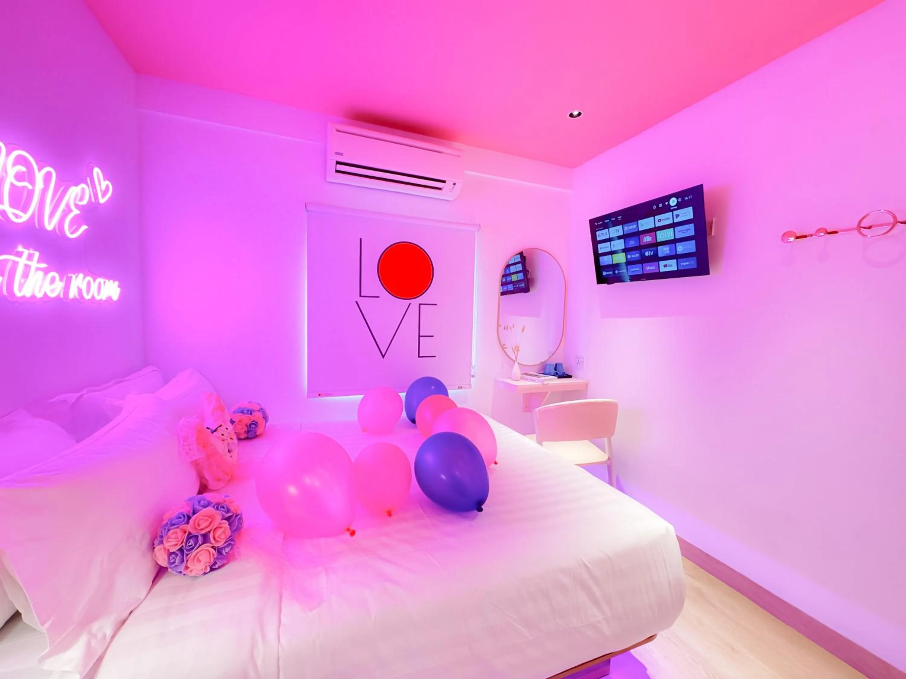 Bed in Apple 1 Hotel Gurney