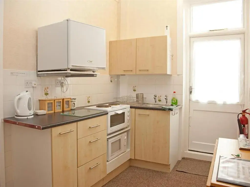 Triple Room in The Meltham Guesthouse Scarborough Triple Room in The Meltham Guesthouse Scarborough