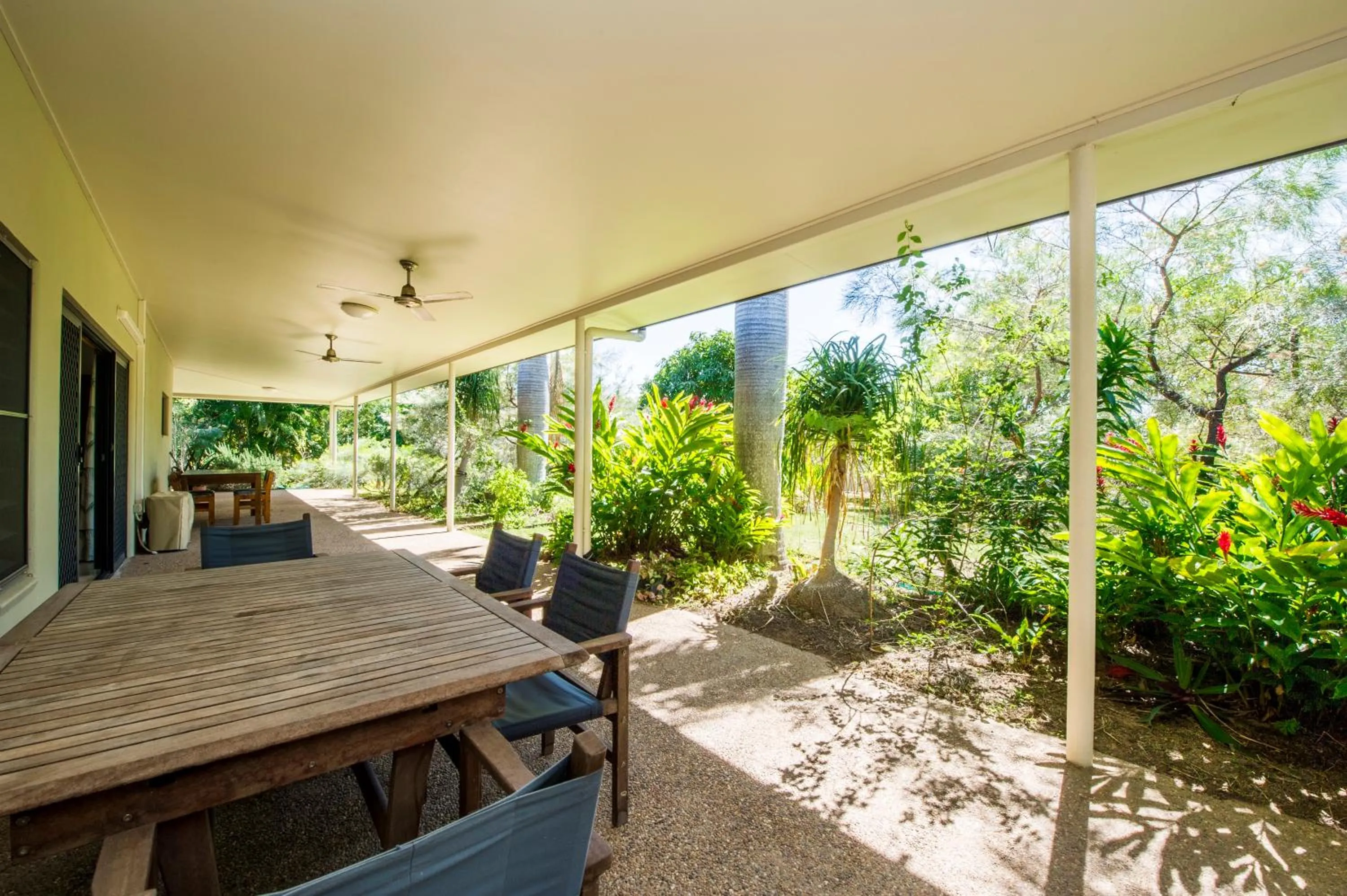 Property building in Magnetic Island Bed and Breakfast