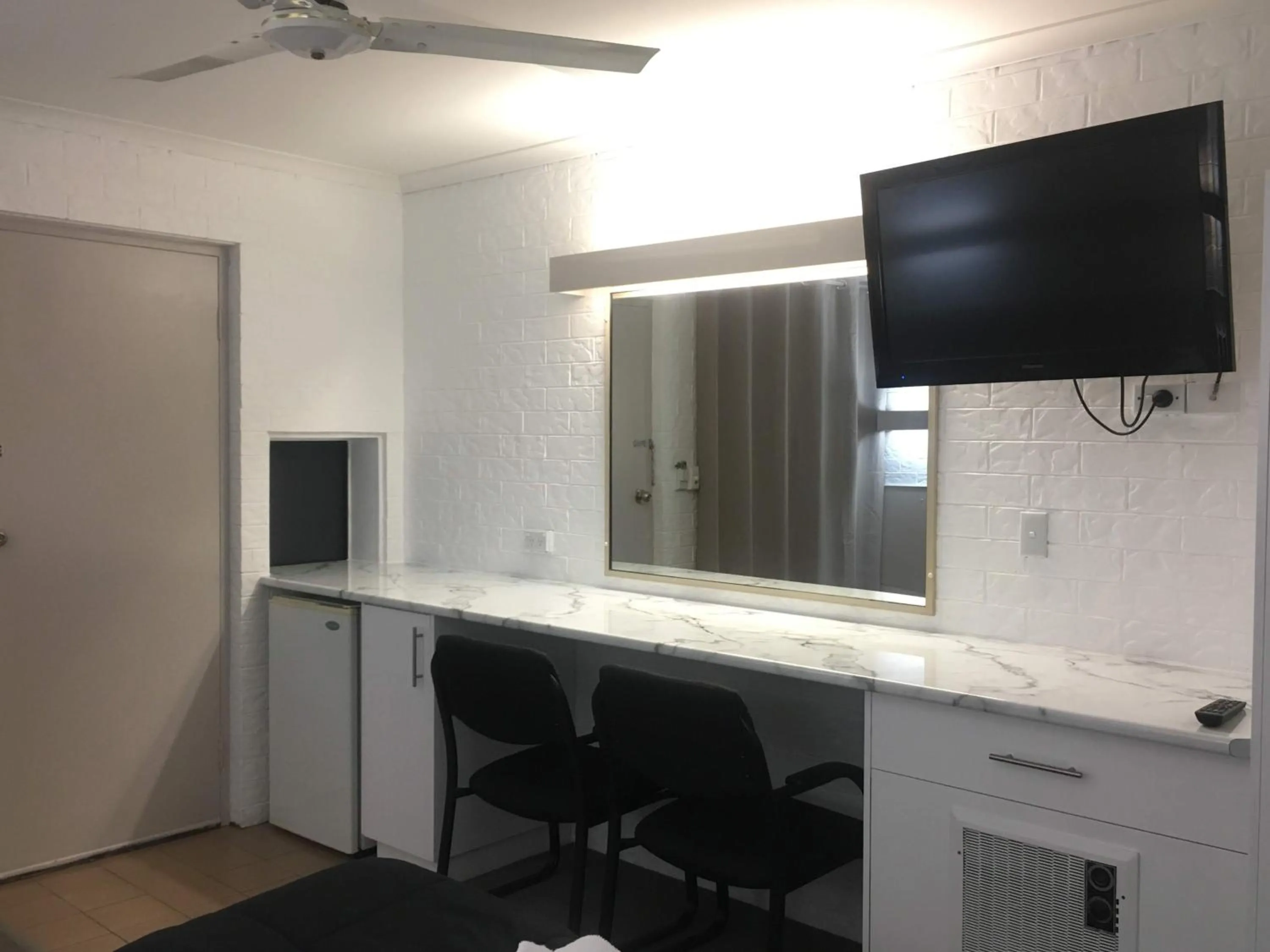 Jacaranda Place Motor Inn