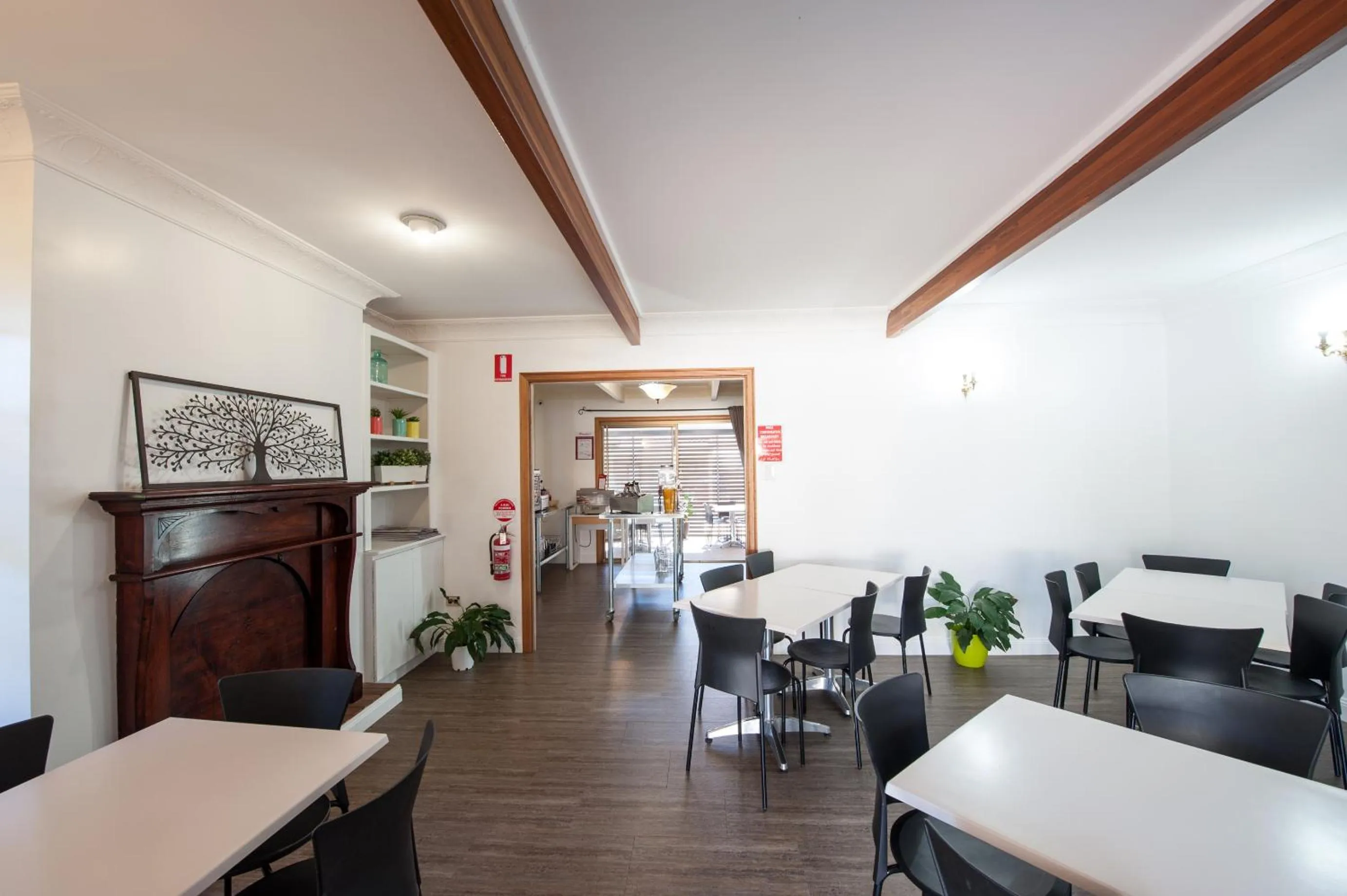 TV and multimedia in Jacaranda Place Motor Inn