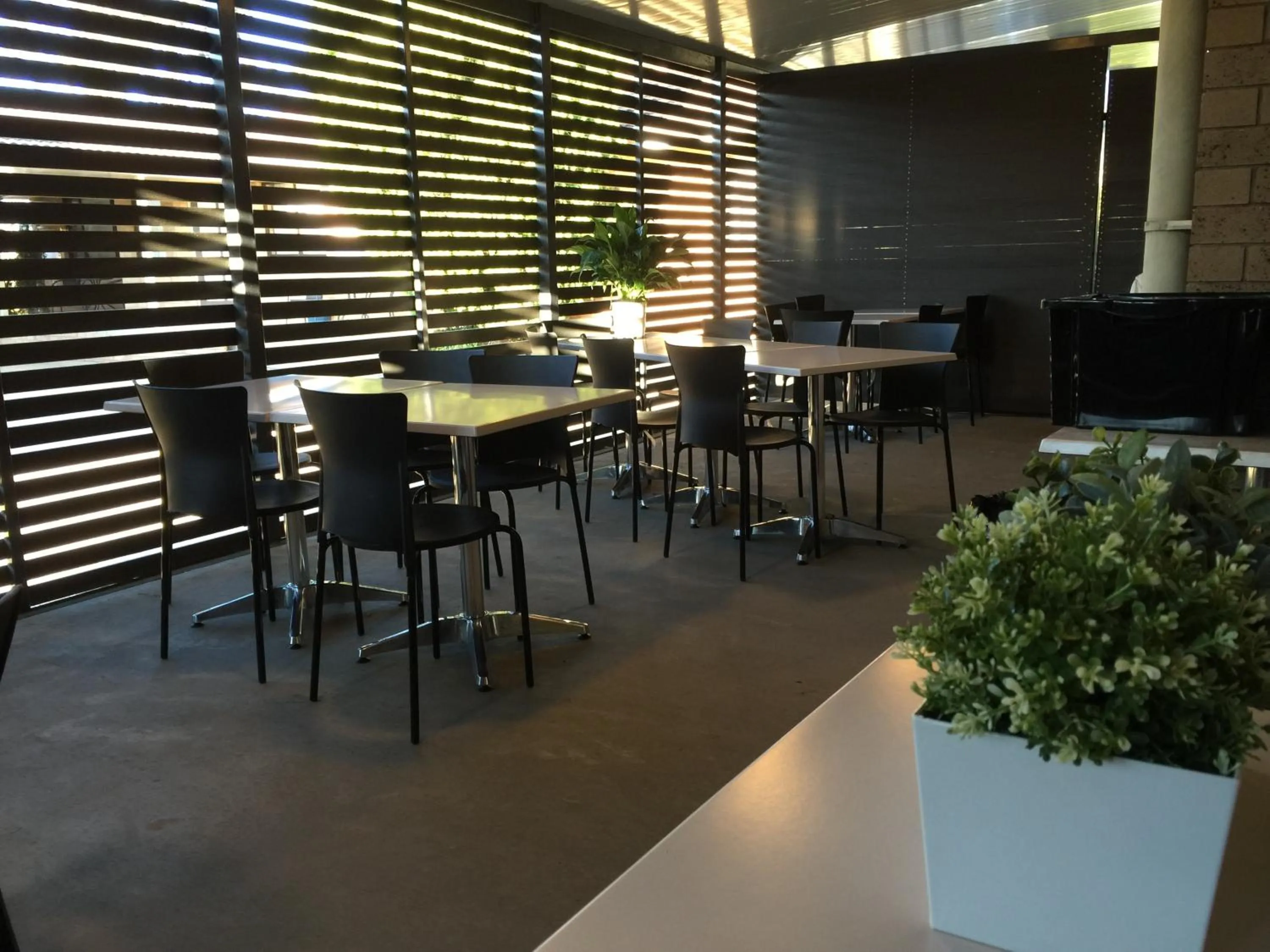 Dining area in Jacaranda Place Motor Inn