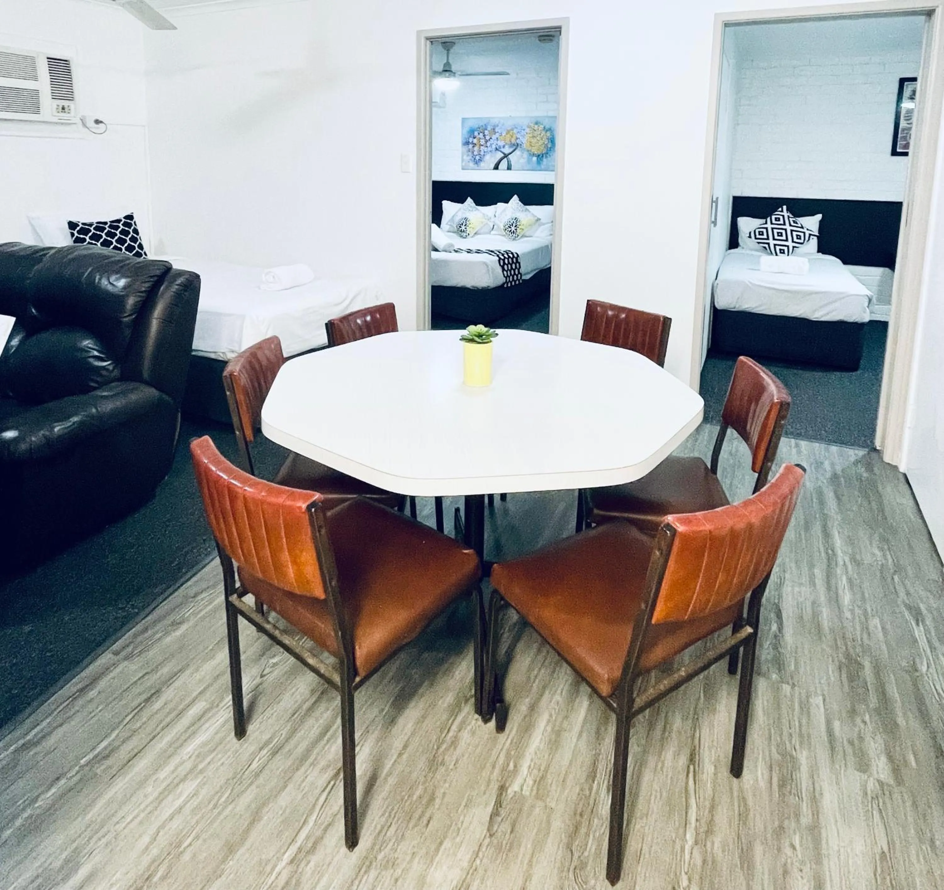 Jacaranda Place Motor Inn