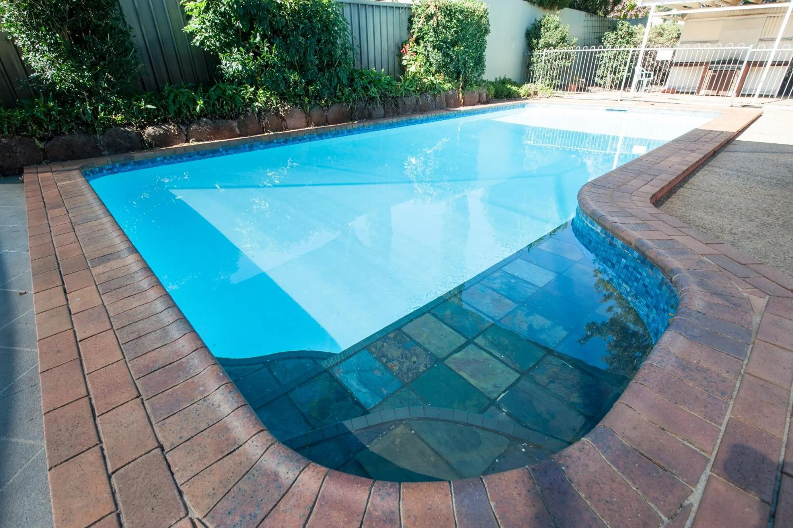 BBQ facilities in Jacaranda Place Motor Inn