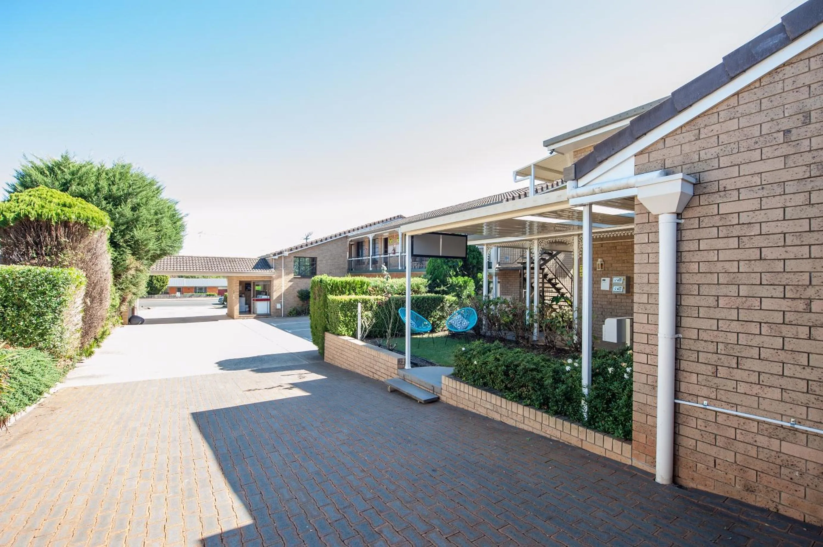 Facade/entrance in Jacaranda Place Motor Inn