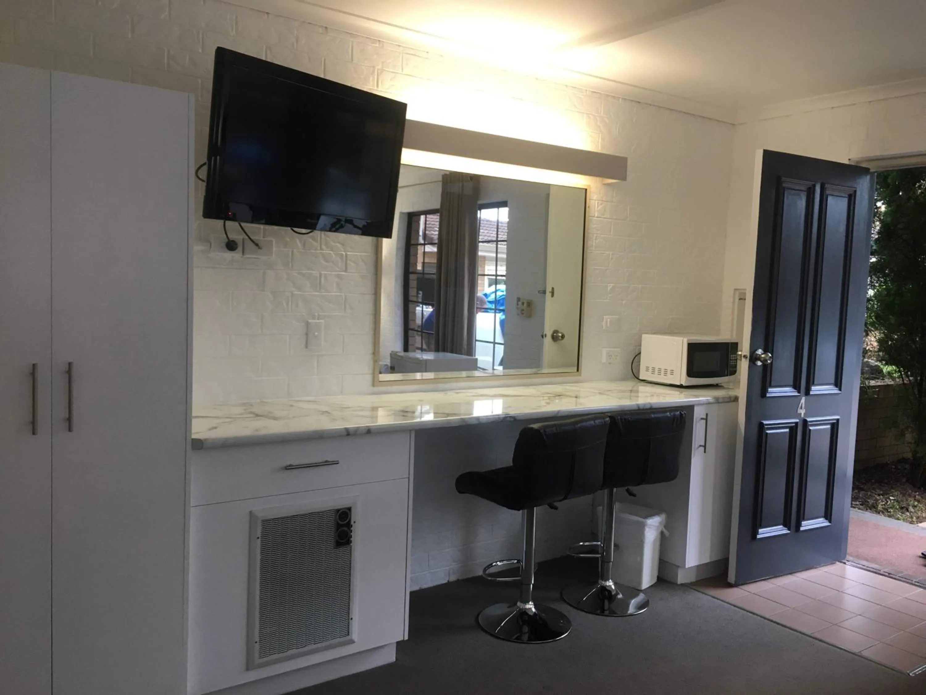 Jacaranda Place Motor Inn