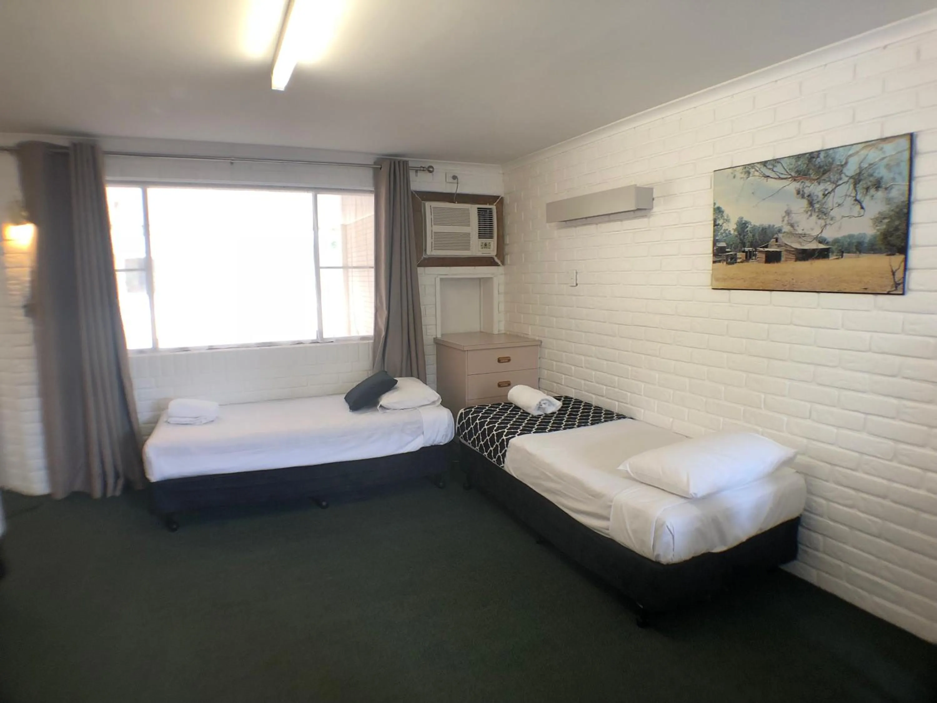 Jacaranda Place Motor Inn