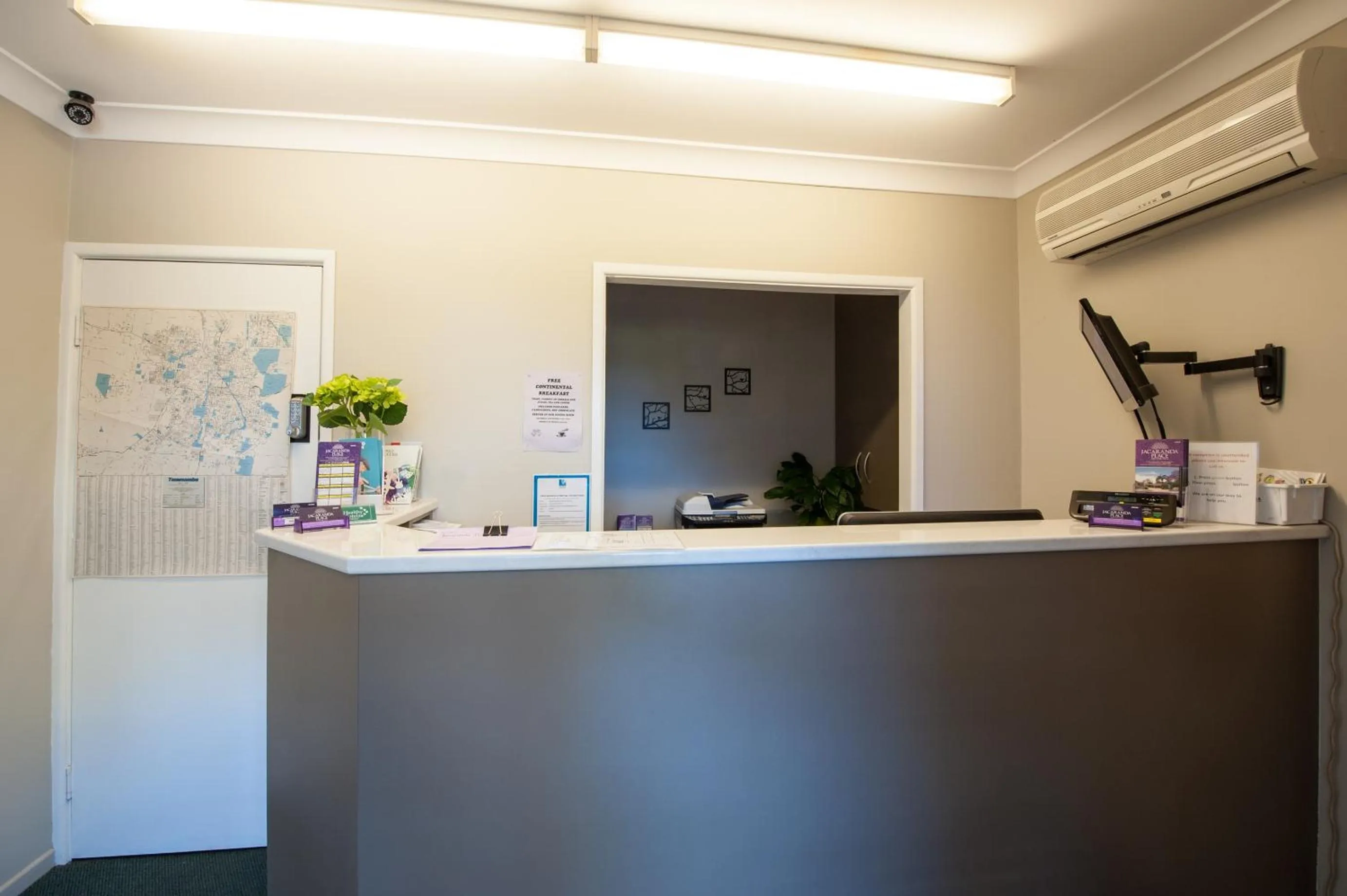 On-site shops in Jacaranda Place Motor Inn