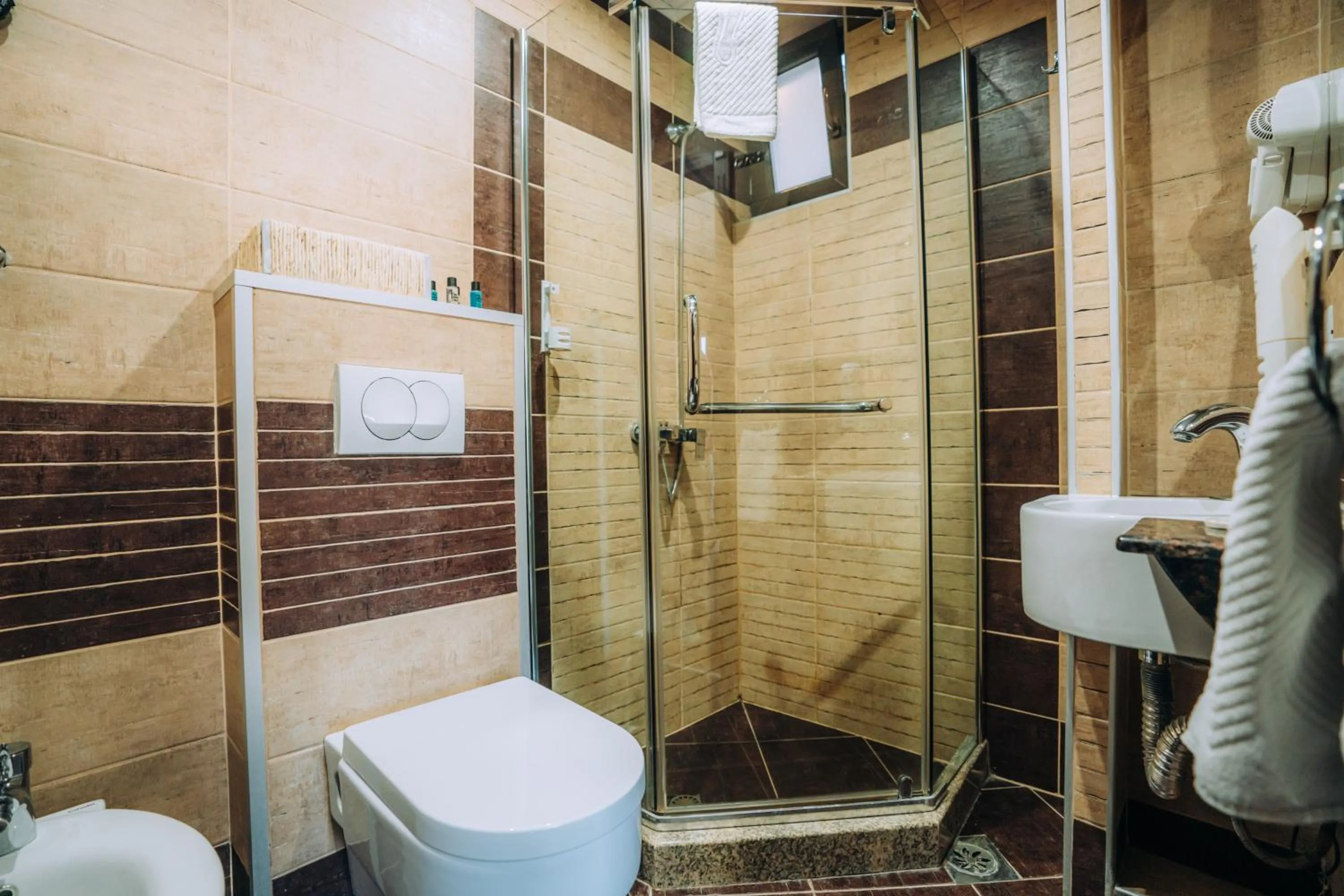 Shower in Villa Sara Lake View