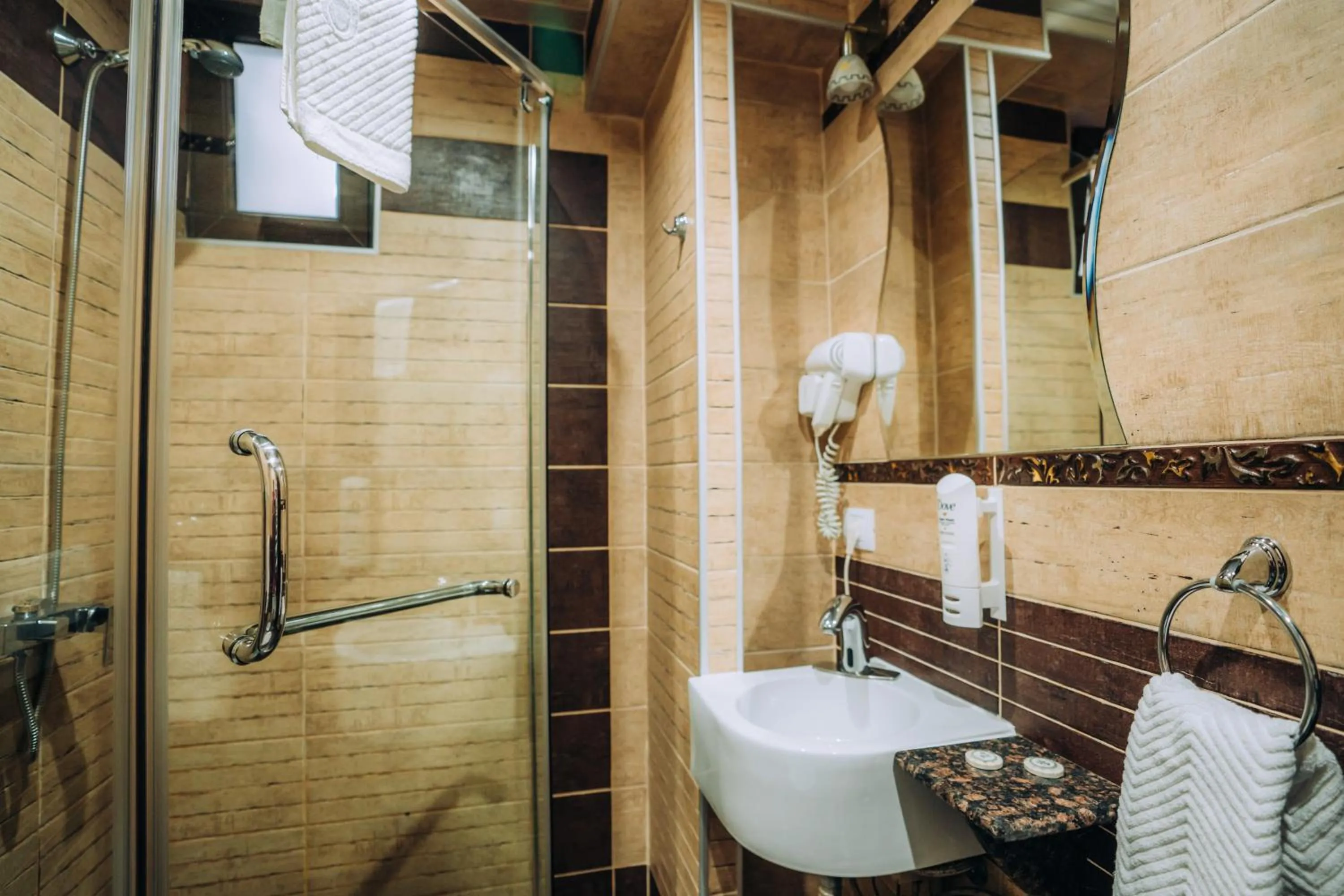 Shower in Villa Sara Lake View