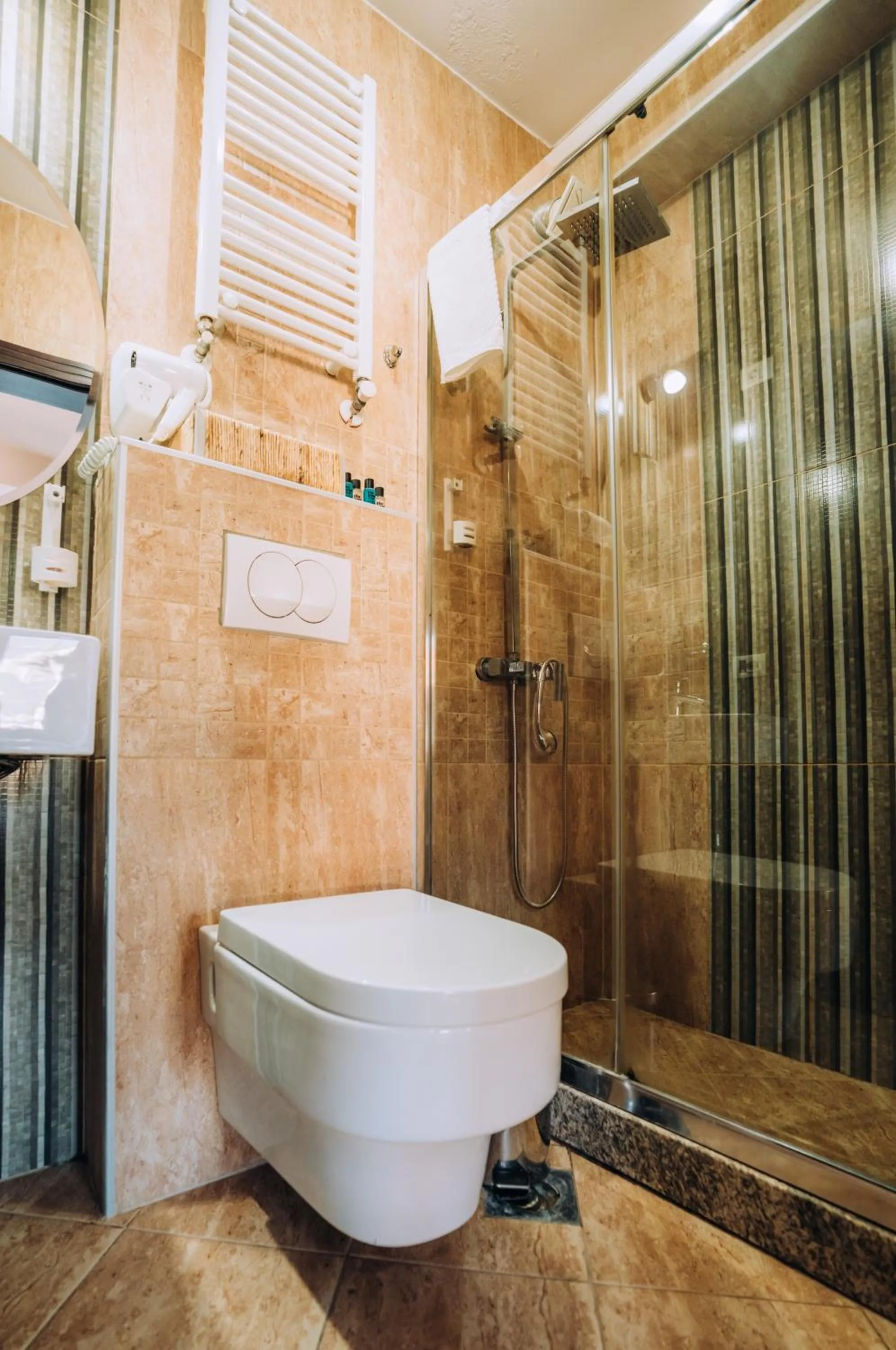 Shower in Villa Sara Lake View
