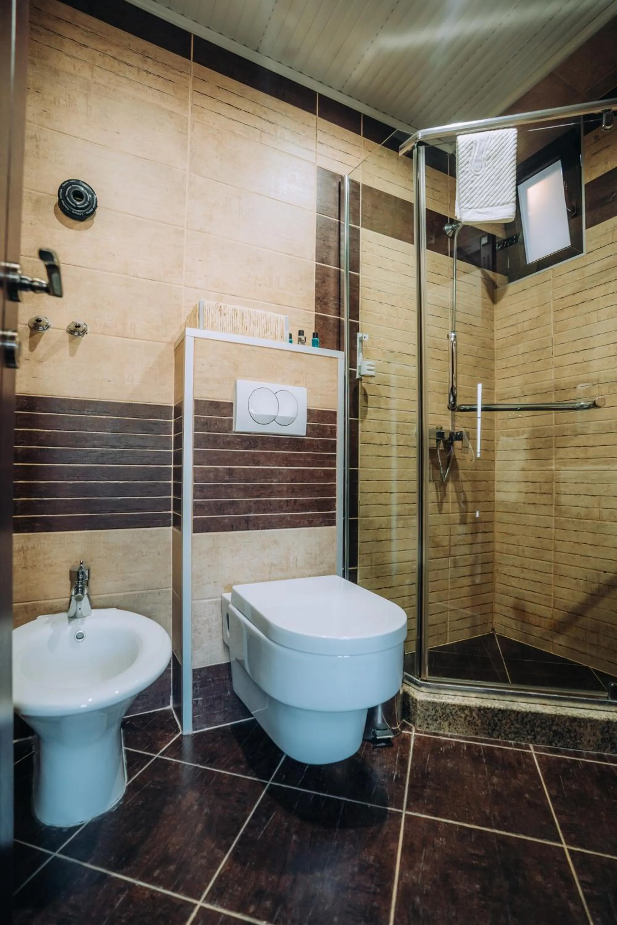 Shower in Villa Sara Lake View