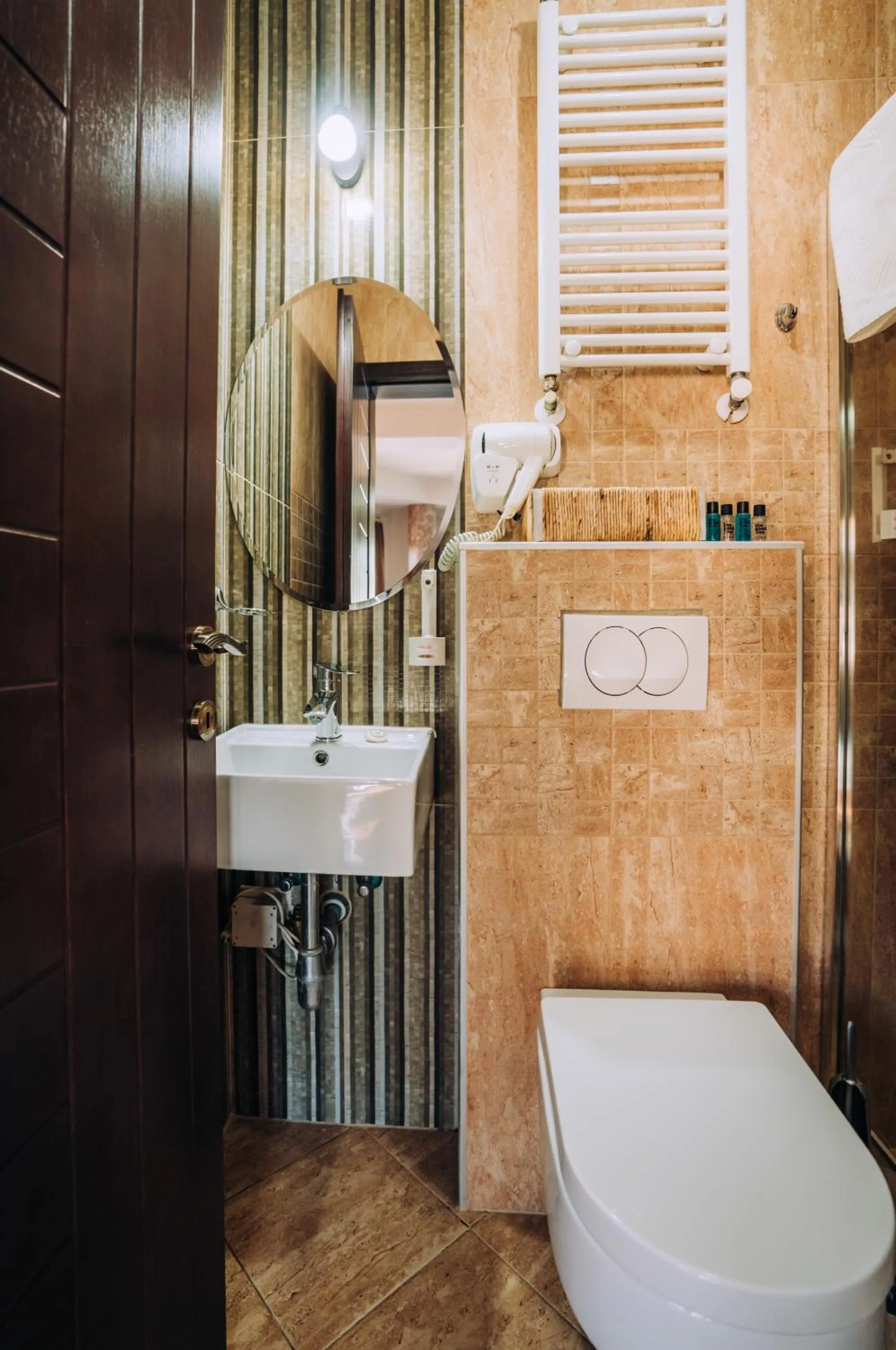 Shower in Villa Sara Lake View