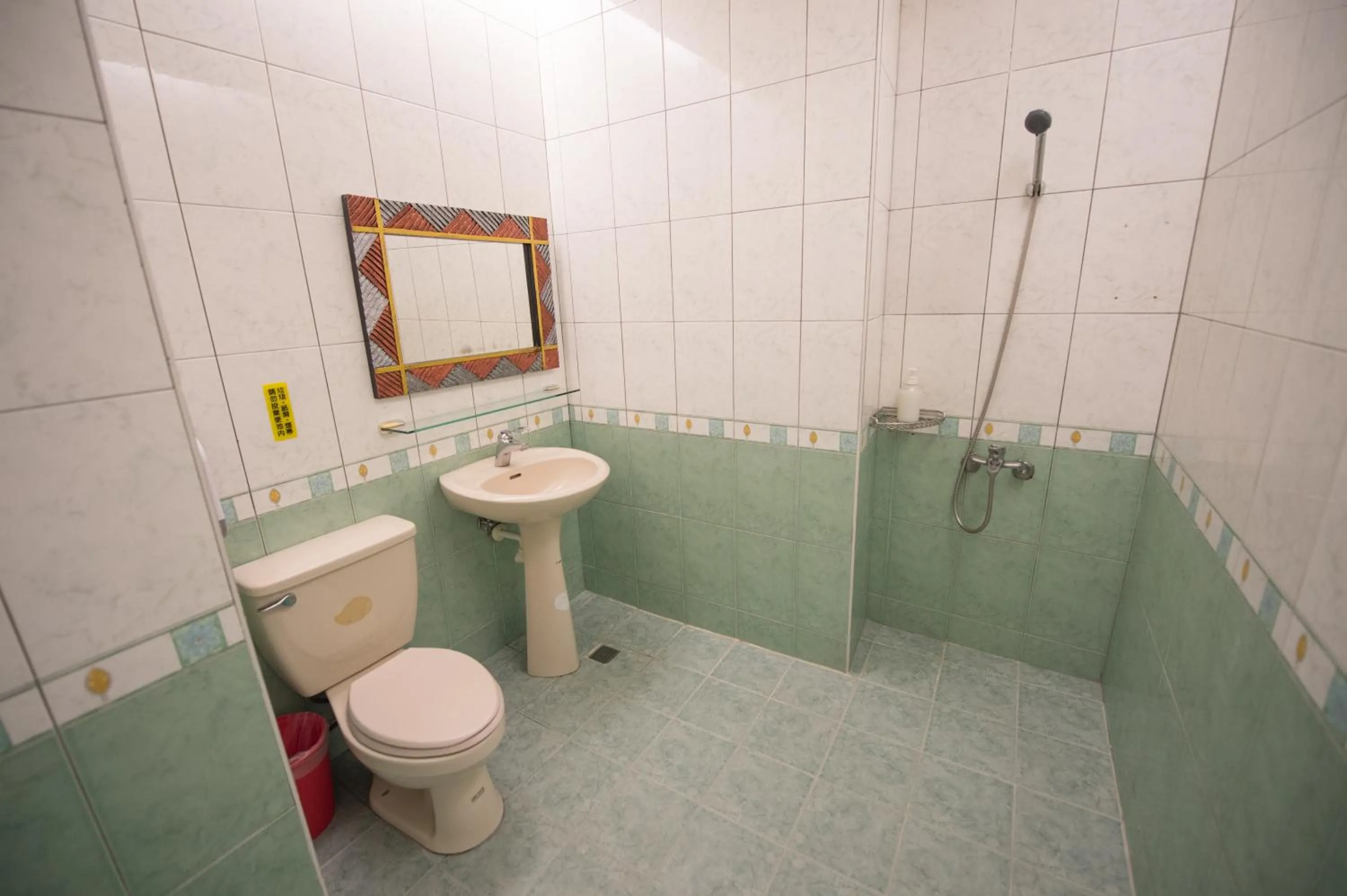 Shower in Ding Jia Hotel