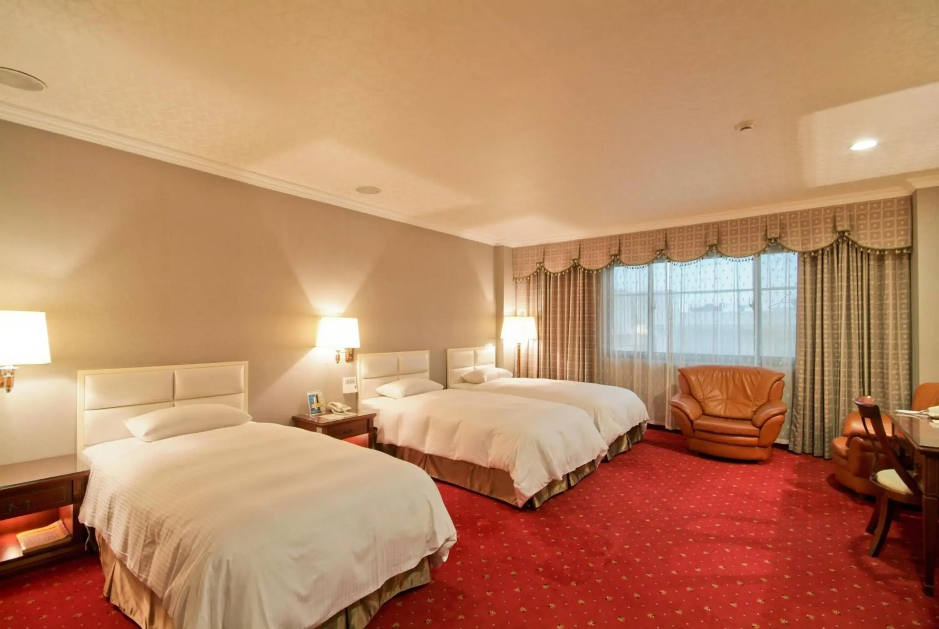 Photo of the whole room, Bed in F Hotel Tainan Photo of the whole room, Bed in F Hotel Tainan