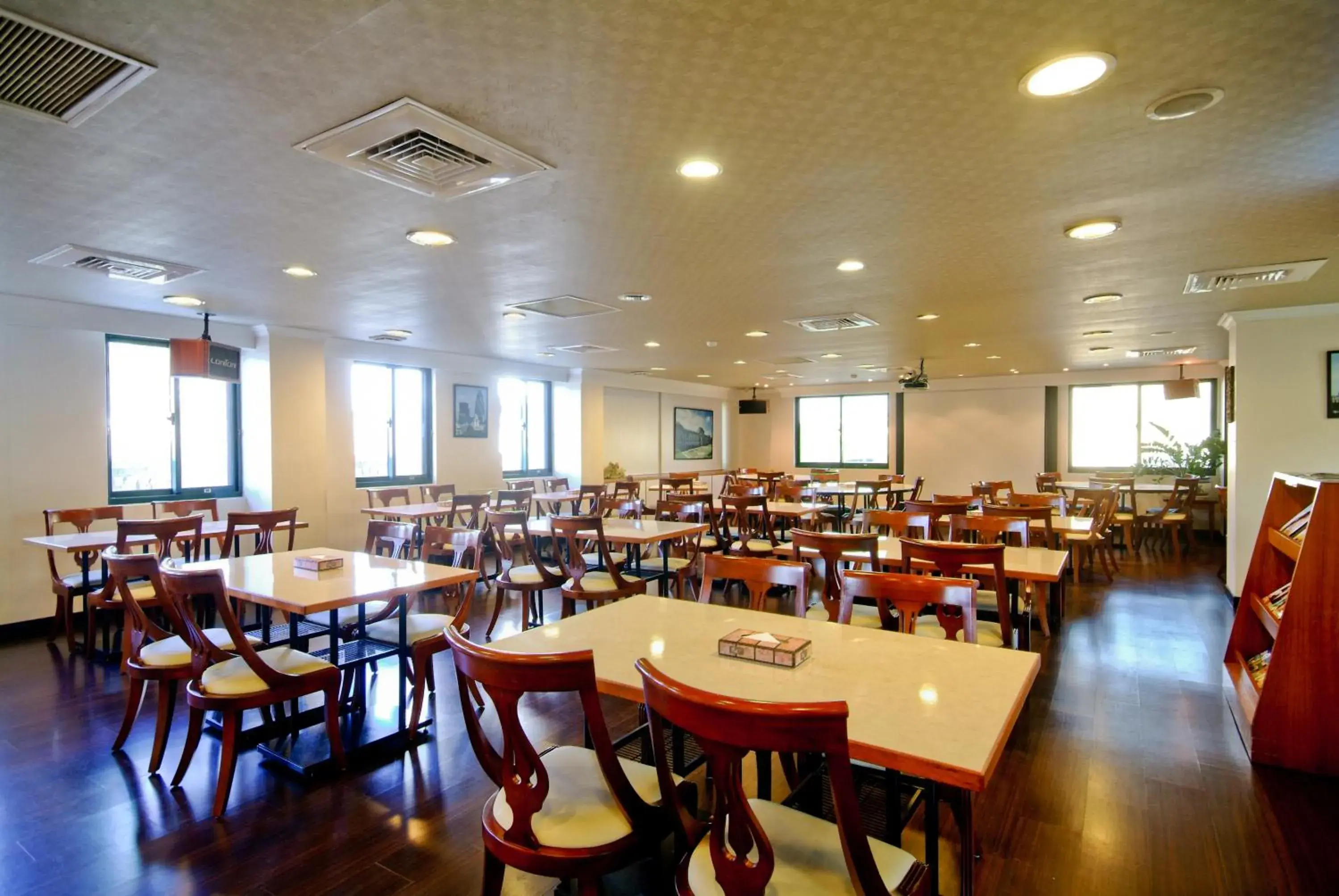 Restaurant/places to eat in F Hotel Tainan Restaurant/places to eat in F Hotel Tainan