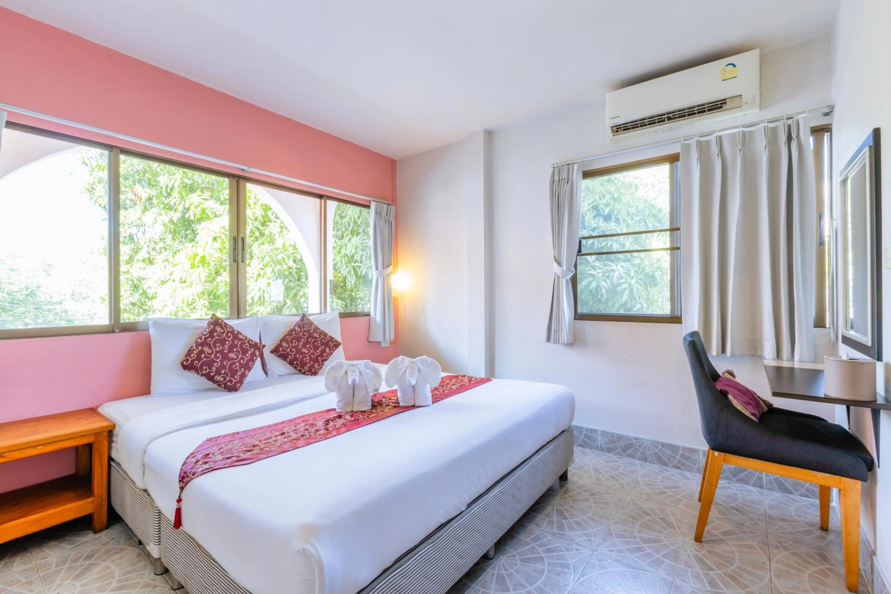 Bed in Hua Hin Star Hotel