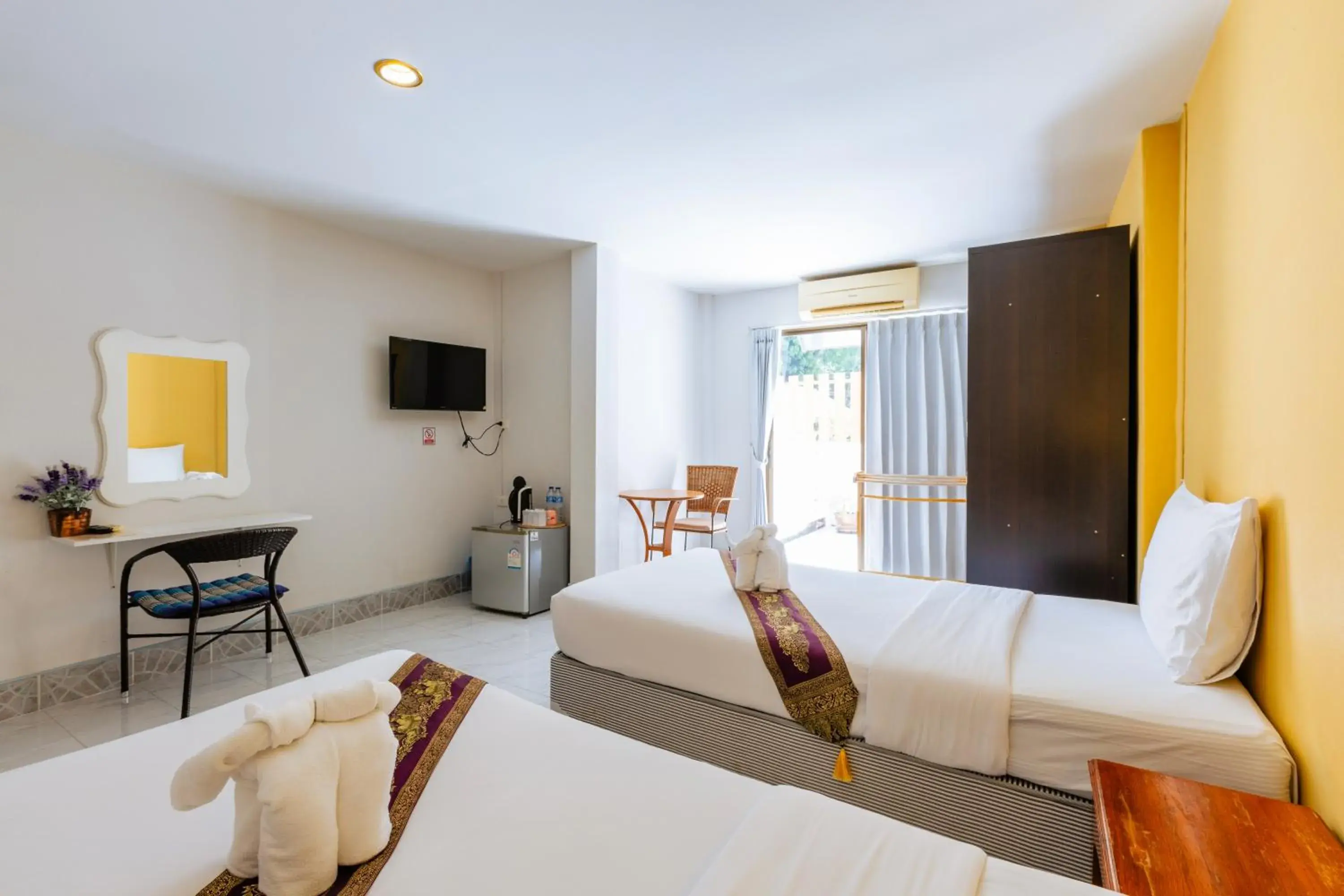 Deluxe Twin Room with Balcony in Hua Hin Star Hotel Deluxe Twin Room with Balcony in Hua Hin Star Hotel