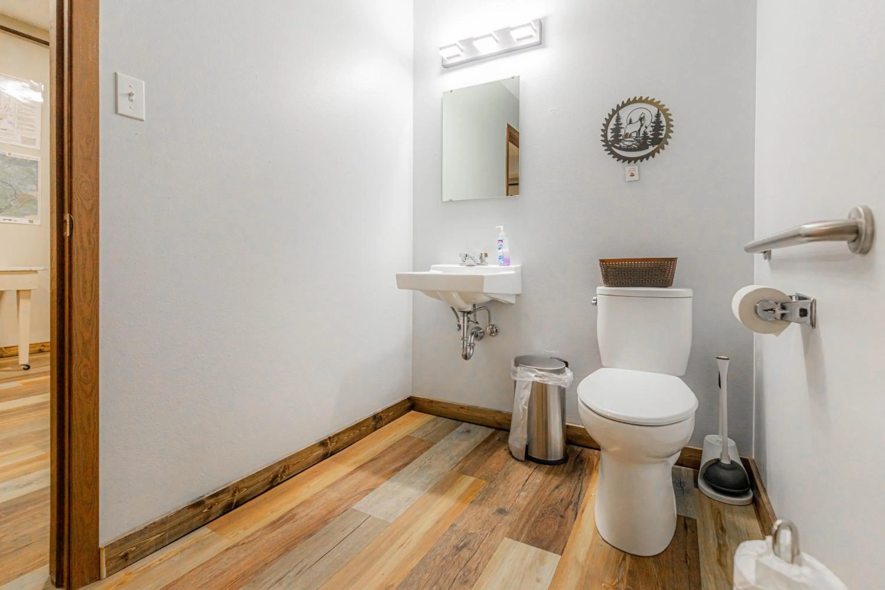 Toilet in Pintler's Portal Hostel