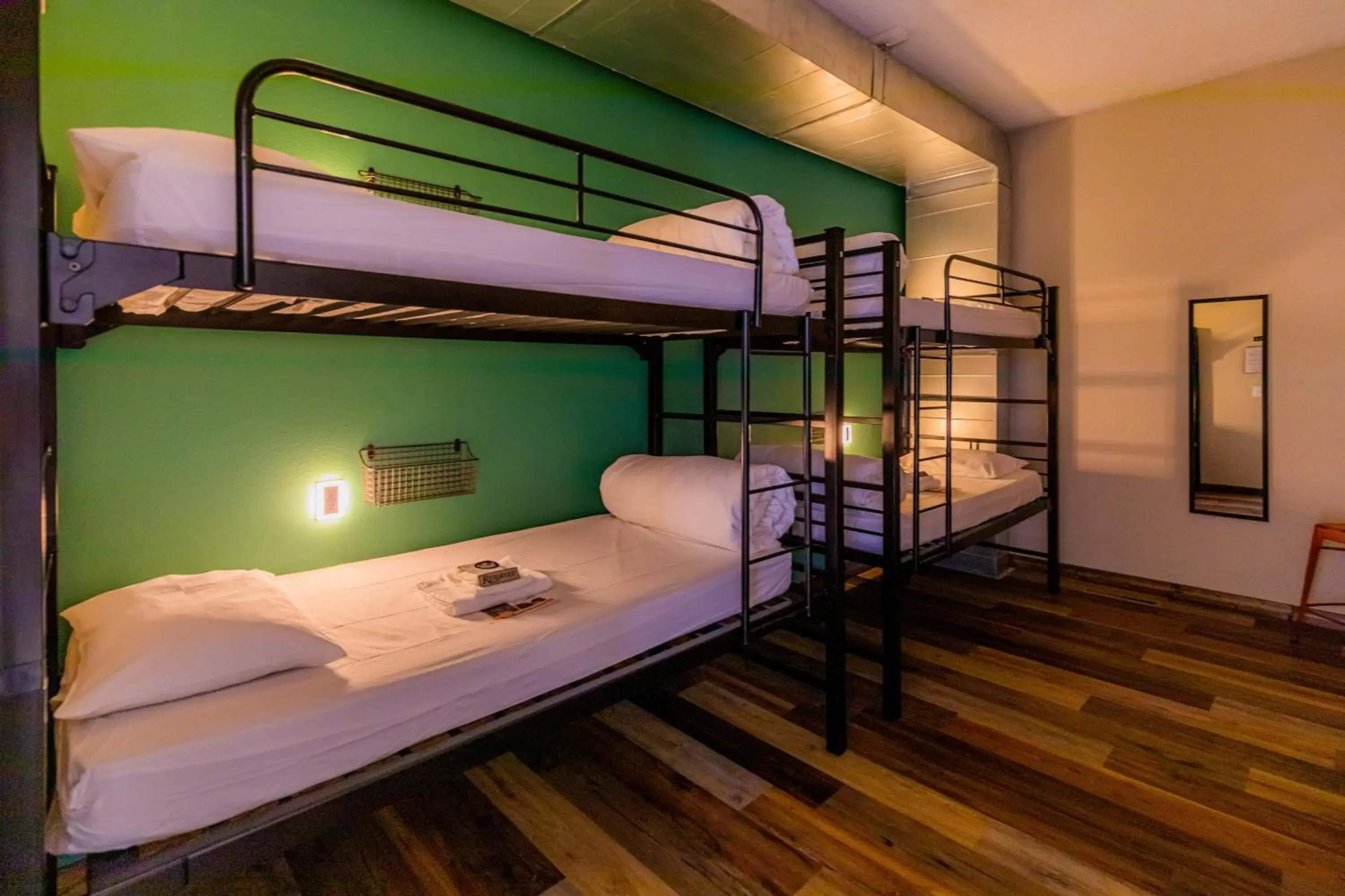 4-Bed Mixed Dormitory Room in Pintler's Portal Hostel 4-Bed Mixed Dormitory Room in Pintler's Portal Hostel