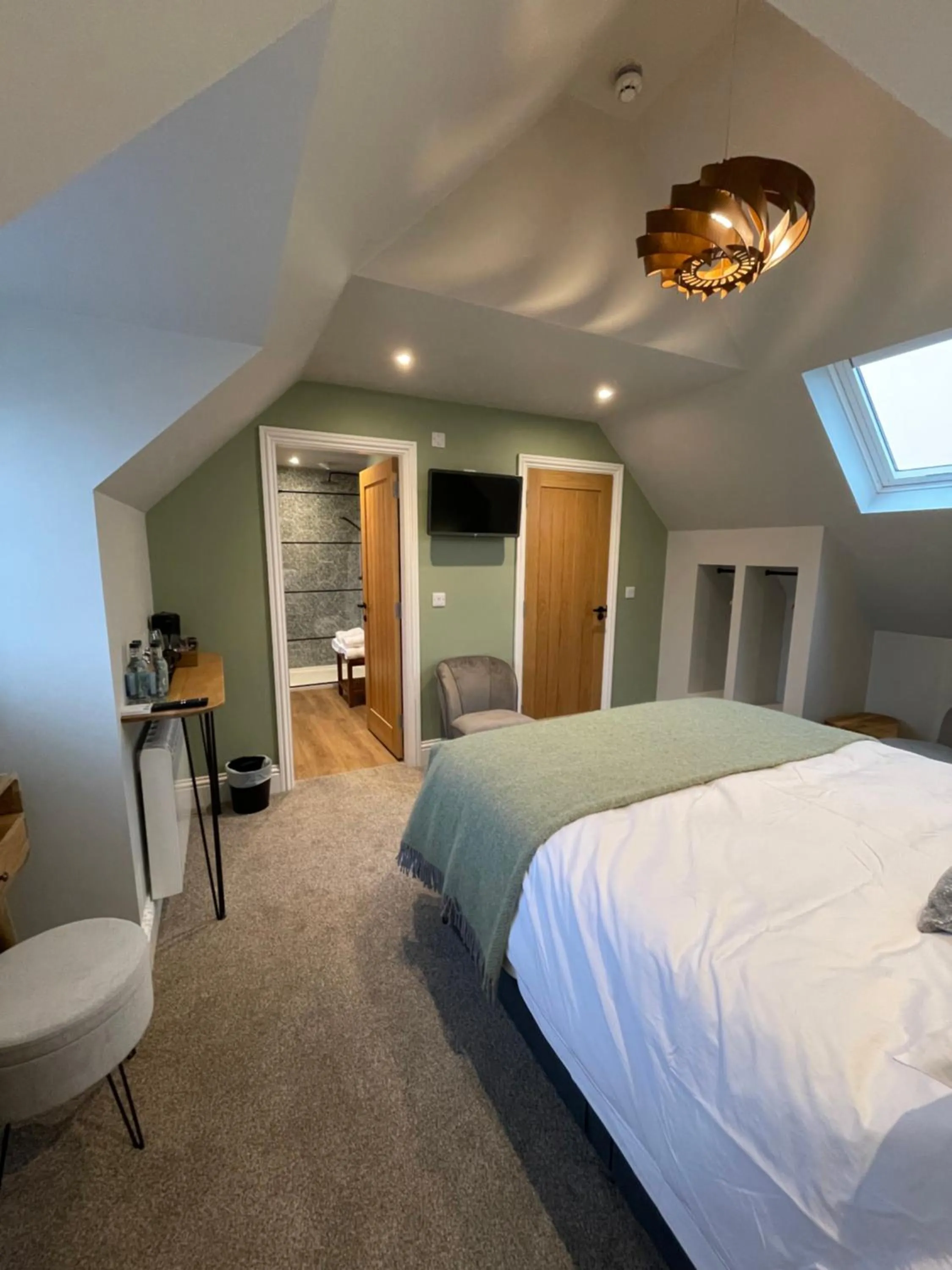 Photo of the whole room, Bed in Rooms at Allium