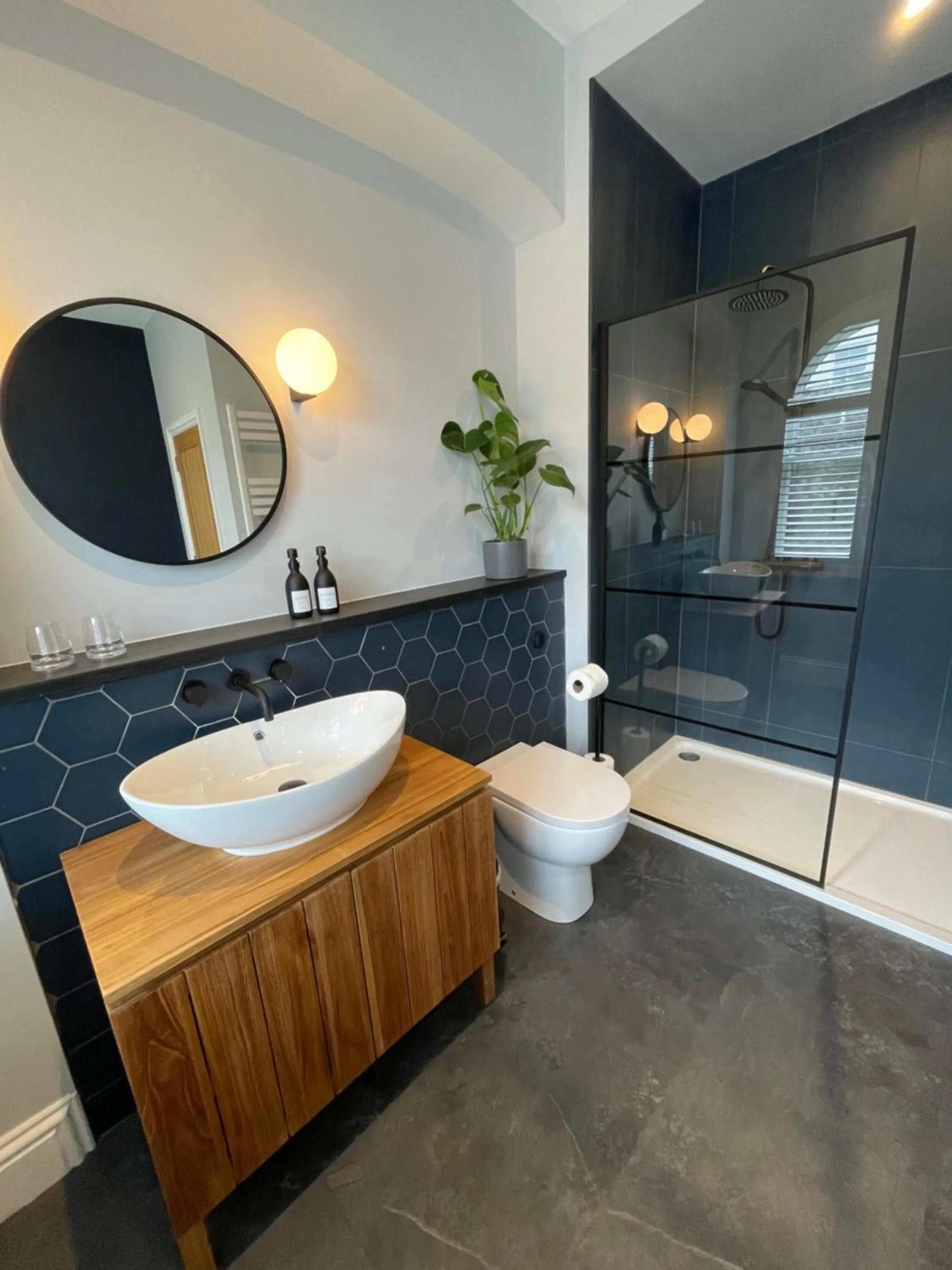 Bath in Rooms at Allium
