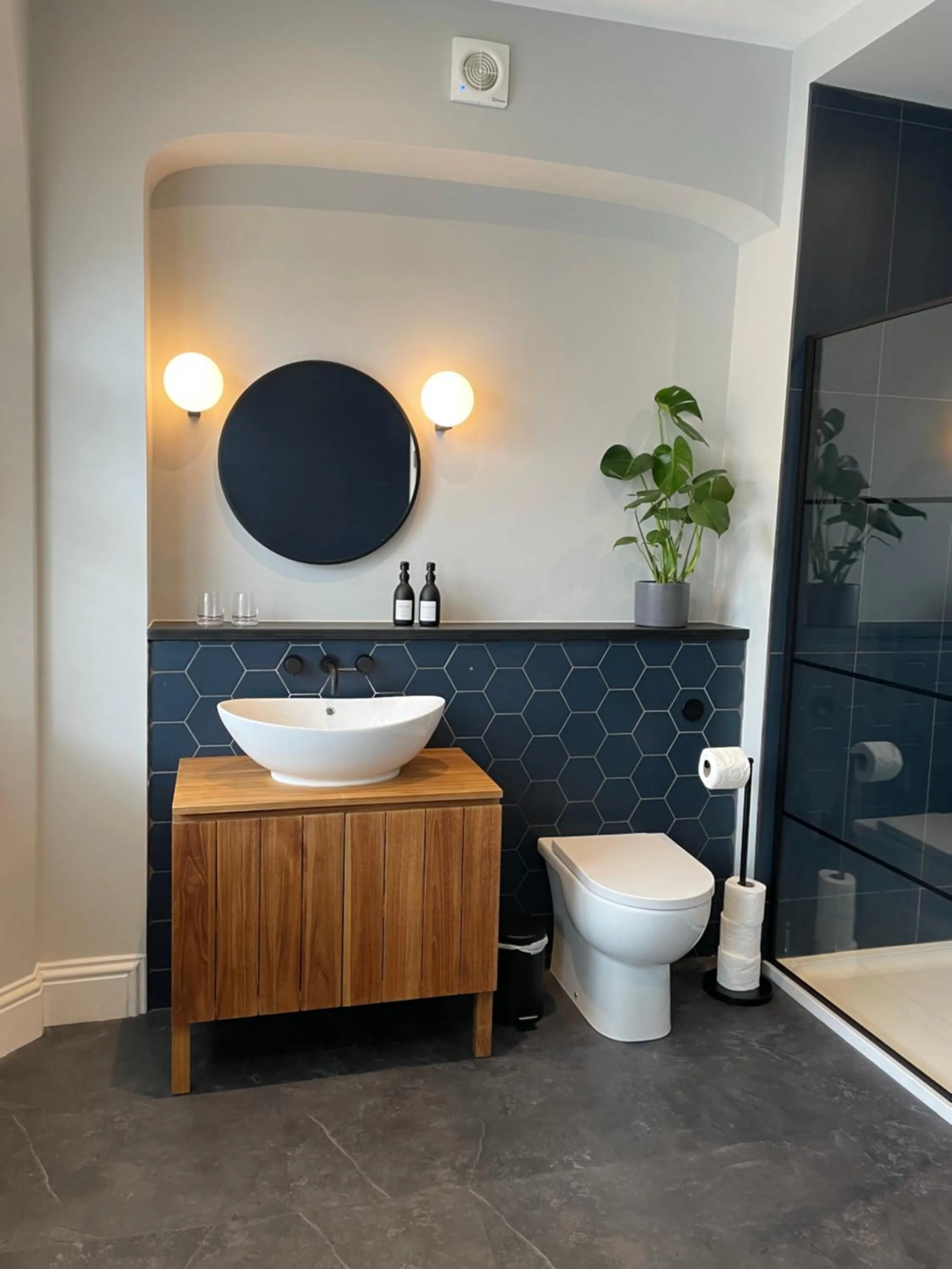 Shower in Rooms at Allium