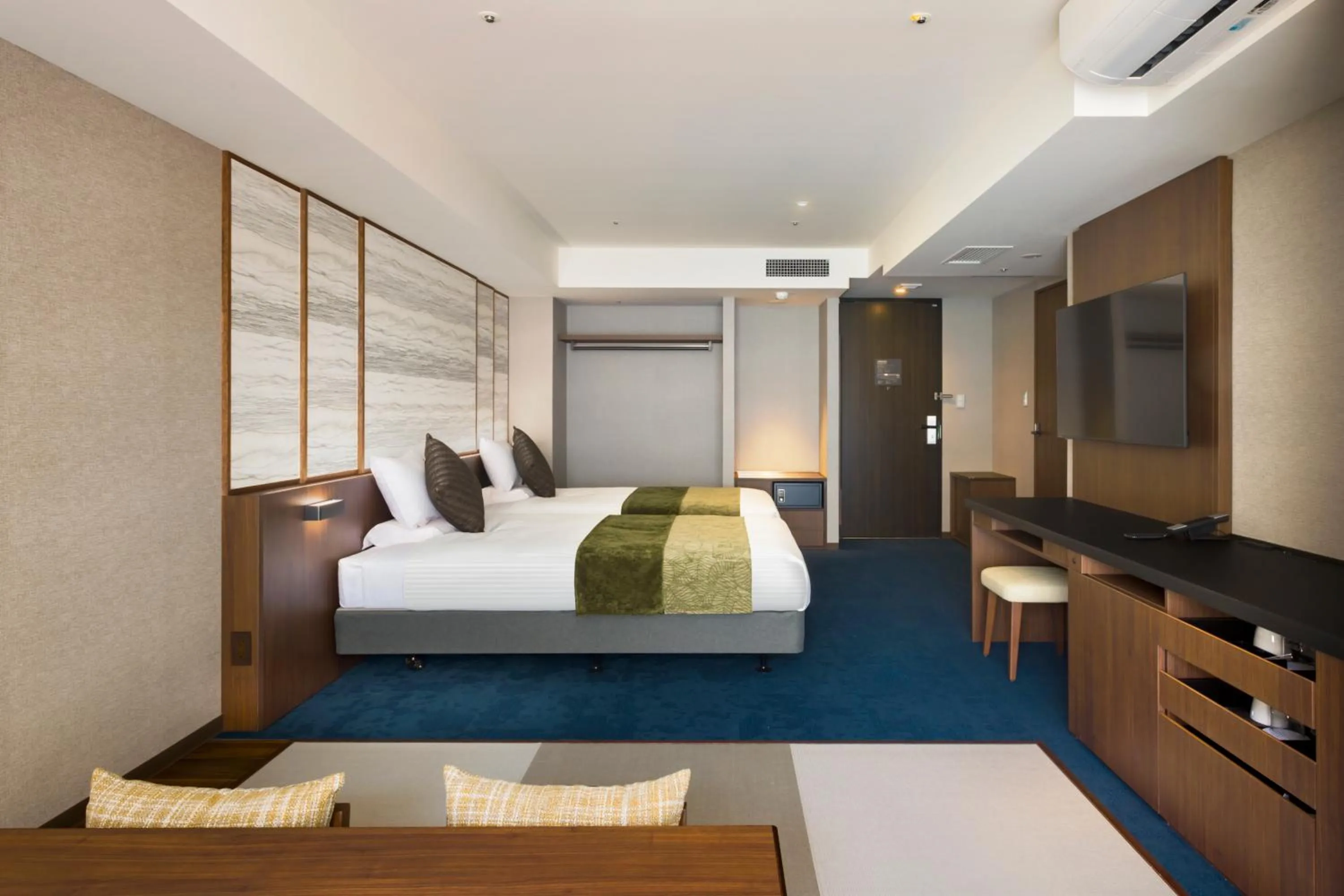 Photo of the whole room, Bed in Tateshina Grand Hotel Takinoyu