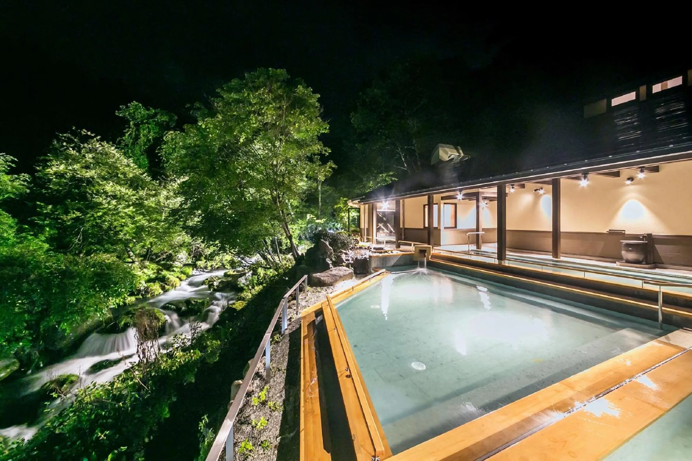 Open Air Bath in Tateshina Grand Hotel Takinoyu