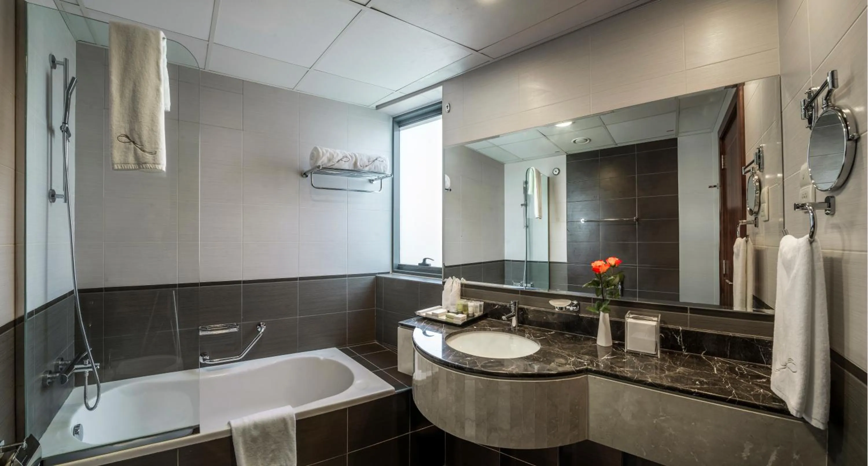 Bathroom in City Premiere Marina Hotel Apartments