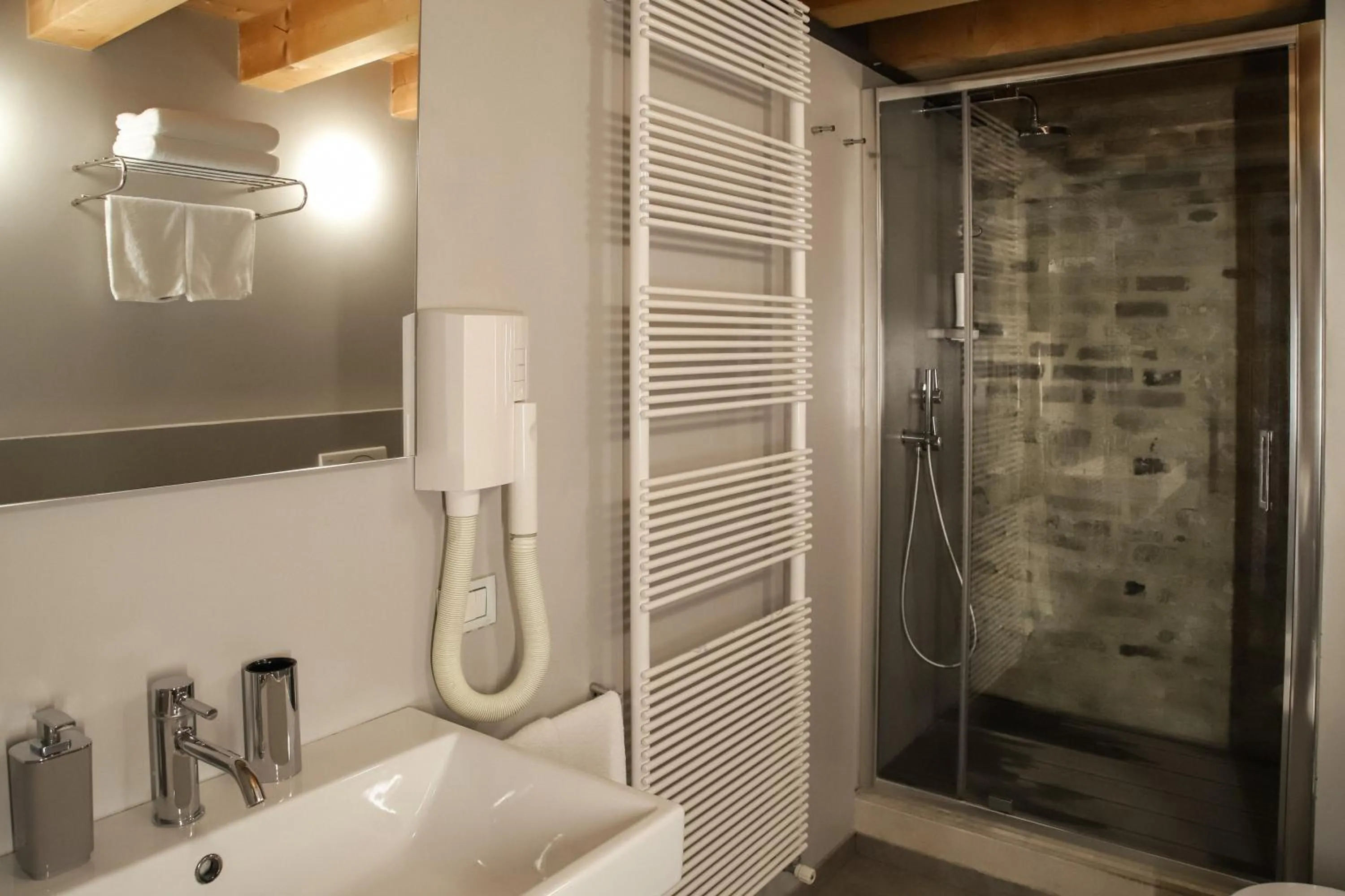 Bathroom in Locanda Ponte Dante