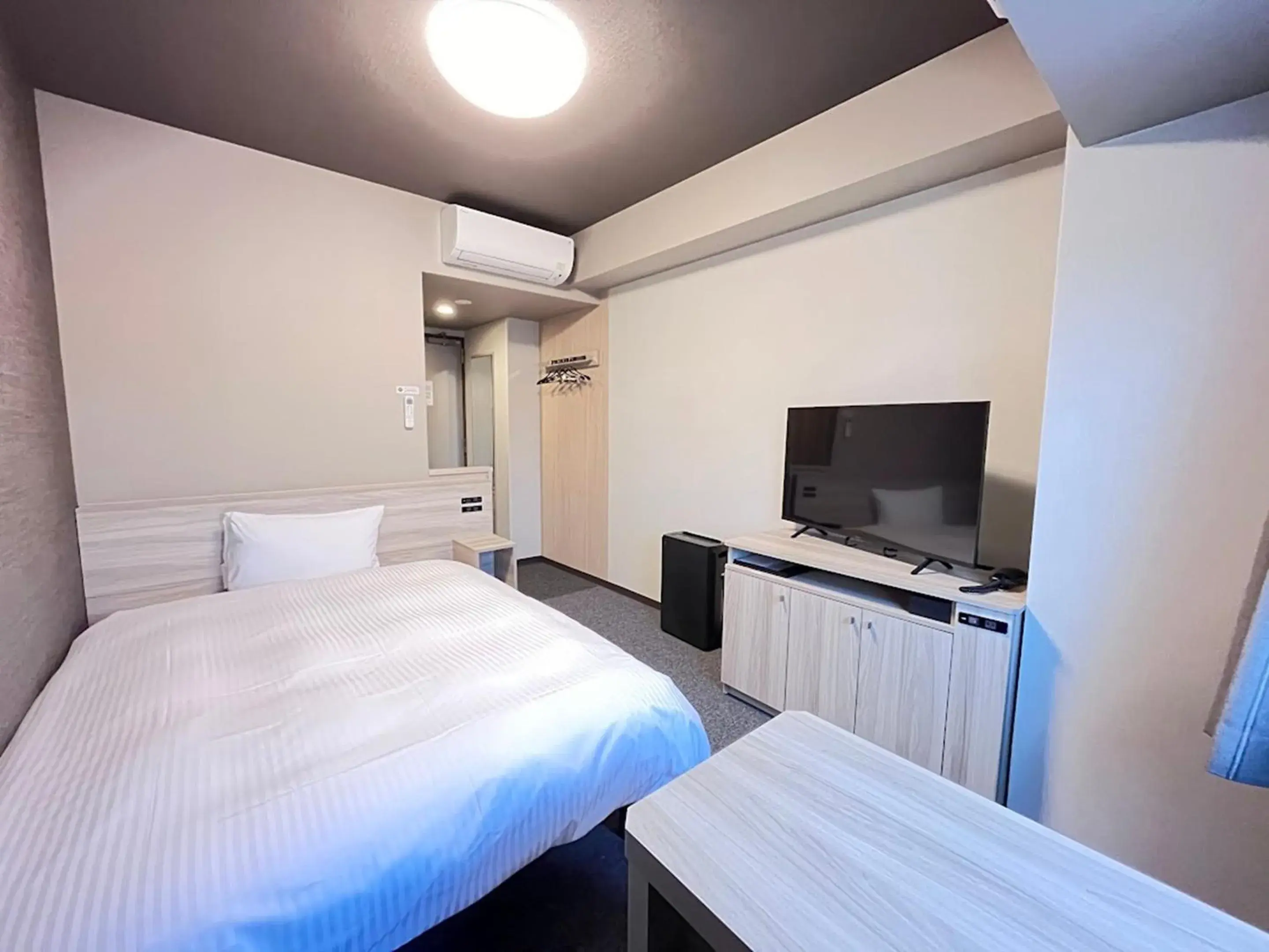 Photo of the whole room, Bed in Hotel Route Inn Kuwana Photo of the whole room, Bed in Hotel Route Inn Kuwana