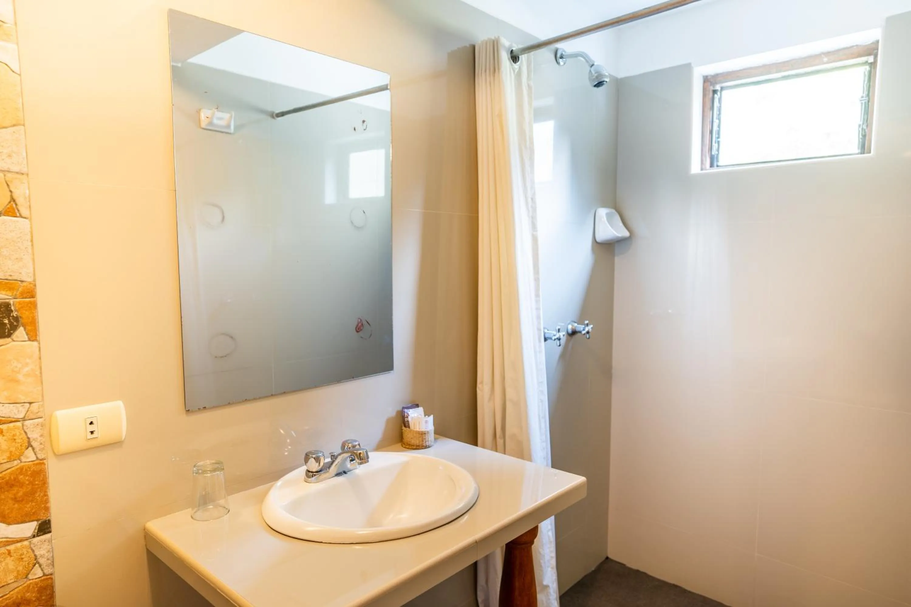 Shower in Santuario Machupicchu