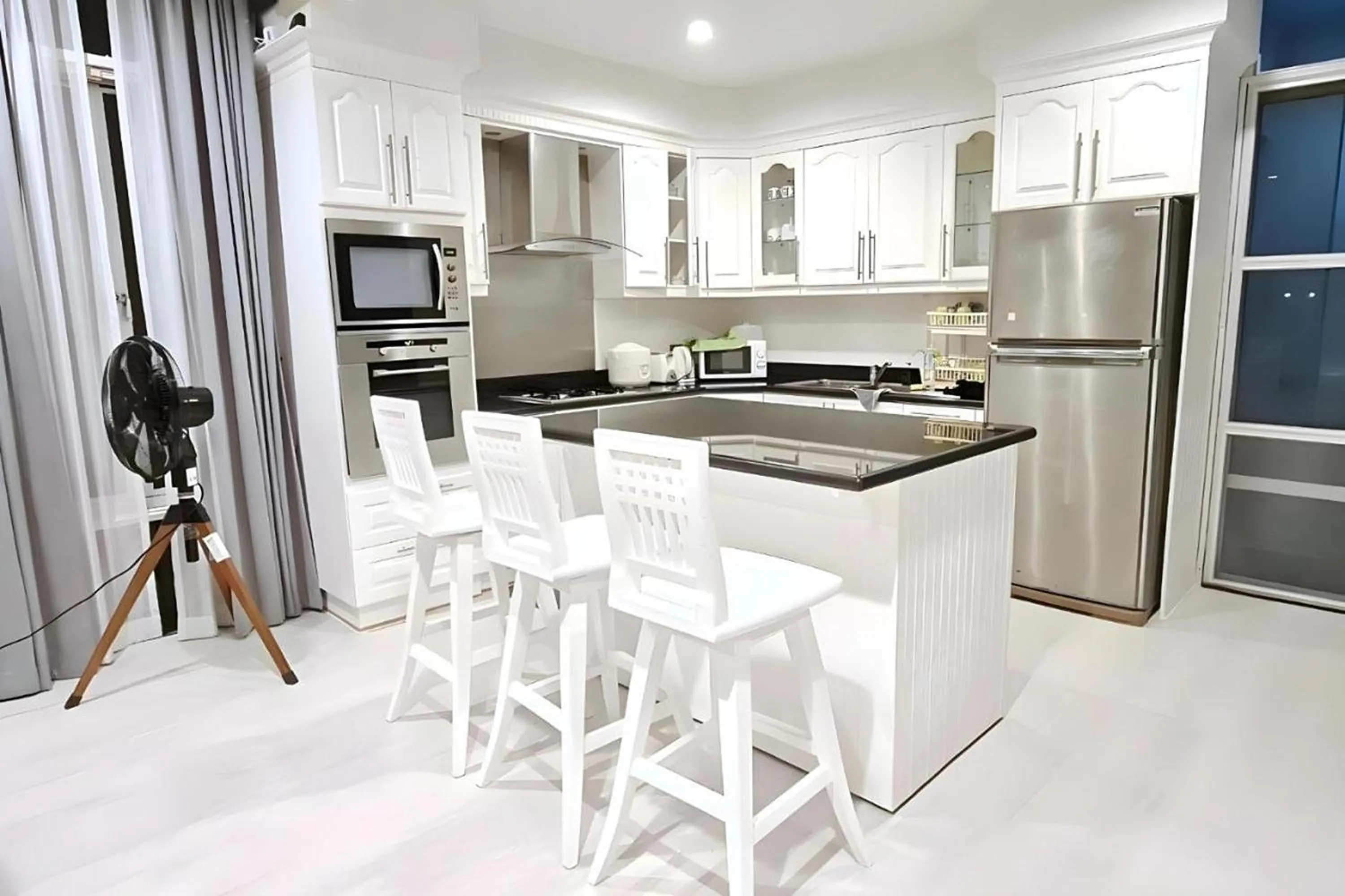 Kitchen or kitchenette in BM Pool Villa Pattaya