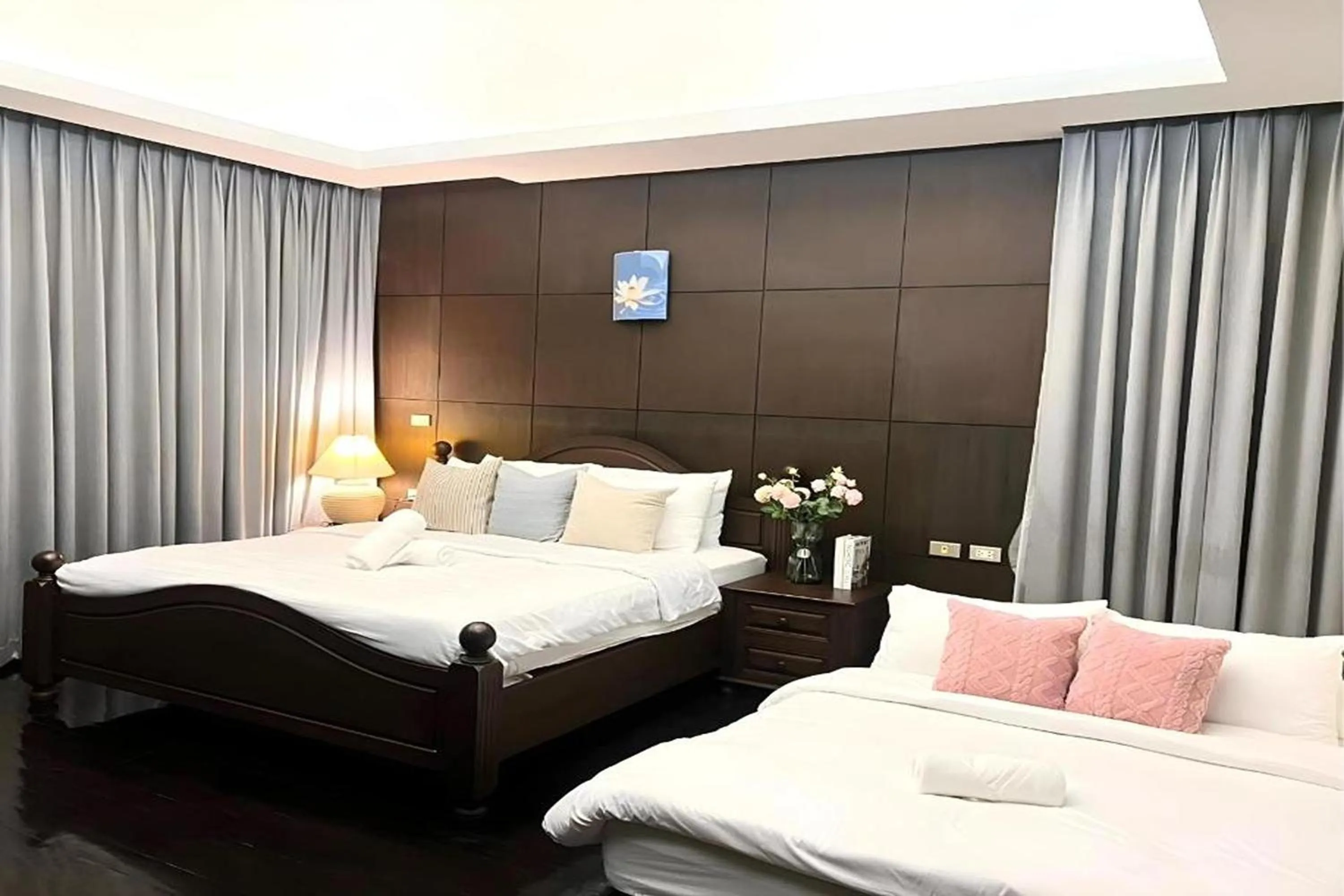 Photo of the whole room, Bed in BM Pool Villa Pattaya