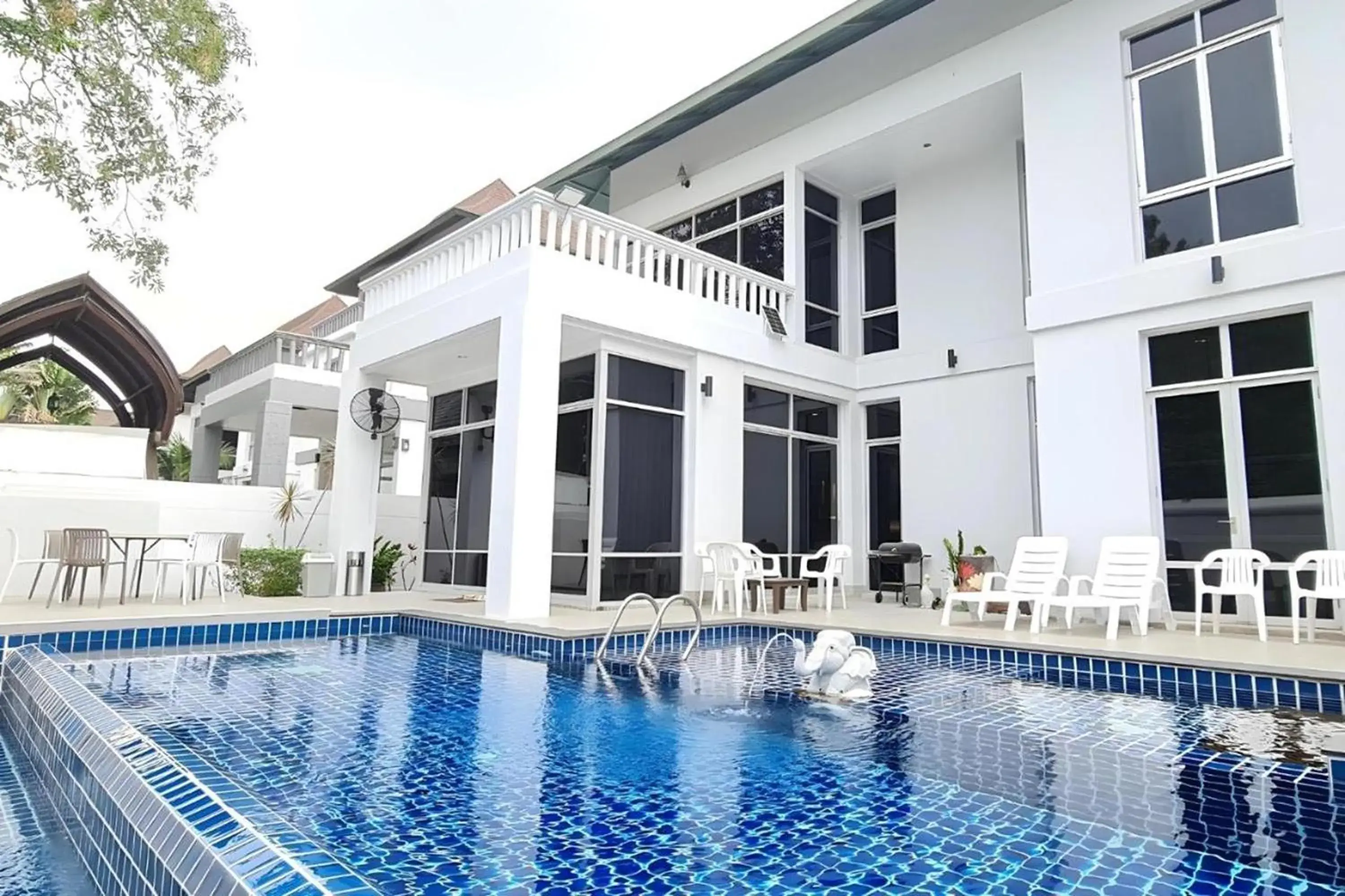 Property building in BM Pool Villa Pattaya Property building in BM Pool Villa Pattaya